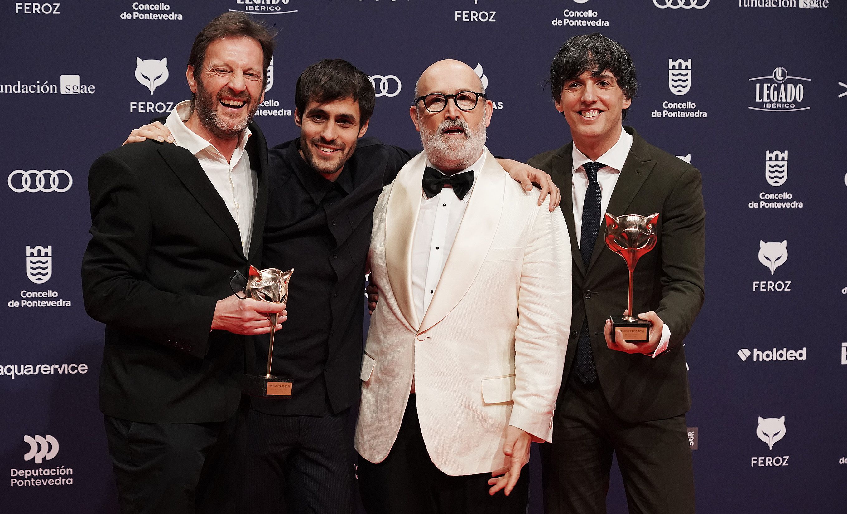 Os gañadores dos Feroz posan cos premios que recolleron en Pontevedra