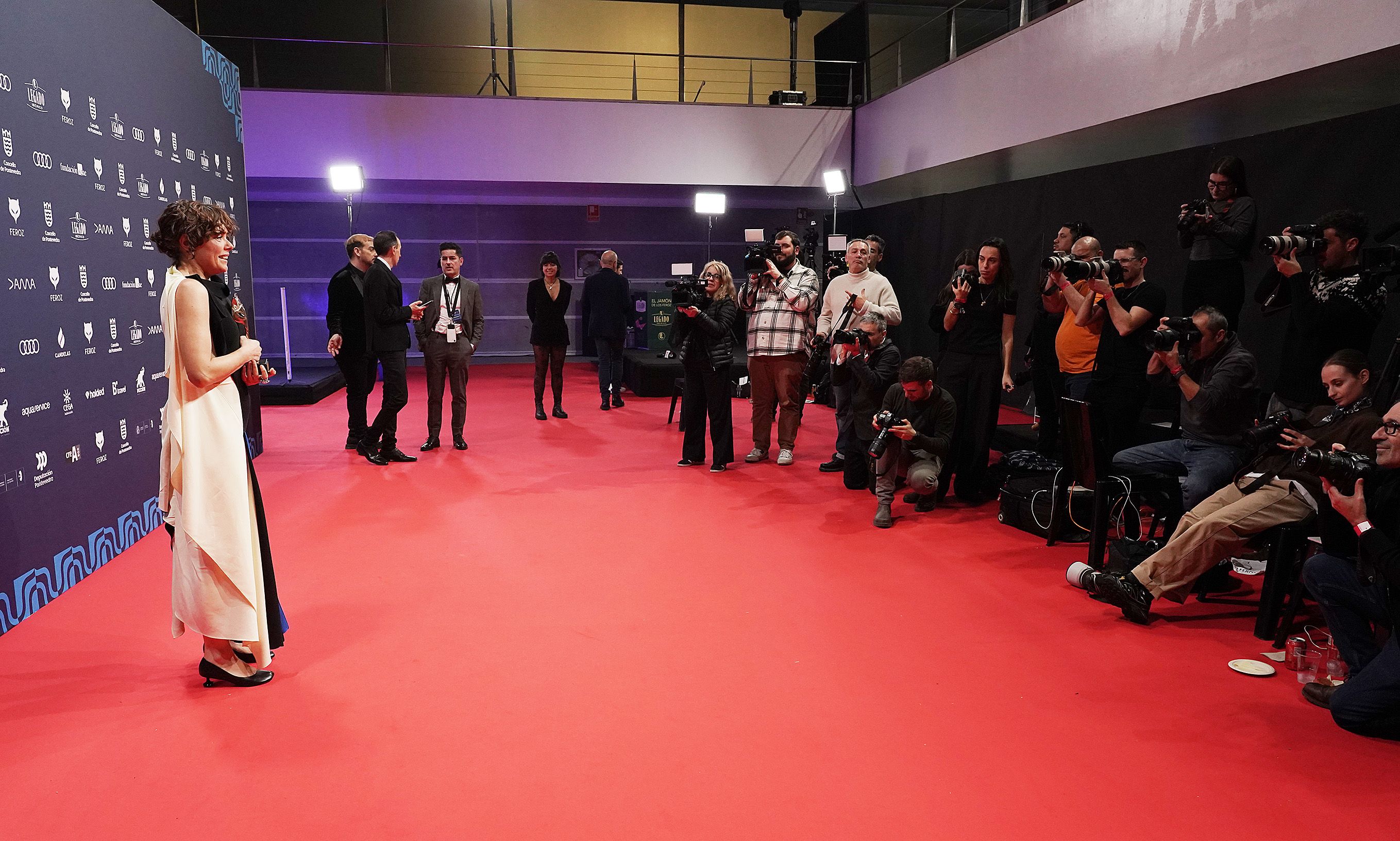 Os gañadores dos Feroz posan cos premios que recolleron en Pontevedra