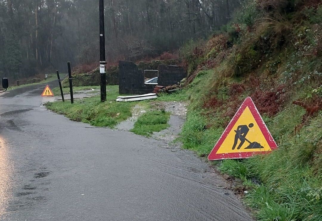 Una de las carreteras inundadas en Vilaboa