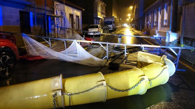 Estada caída na rúa Matosinhos