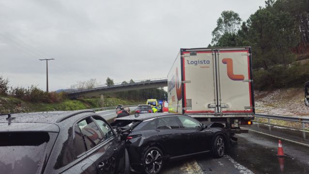 Colisión entre varios vehículos en la AP 9 por una granizada Colisión entre varios vehículos en la AP 9 por una granizada