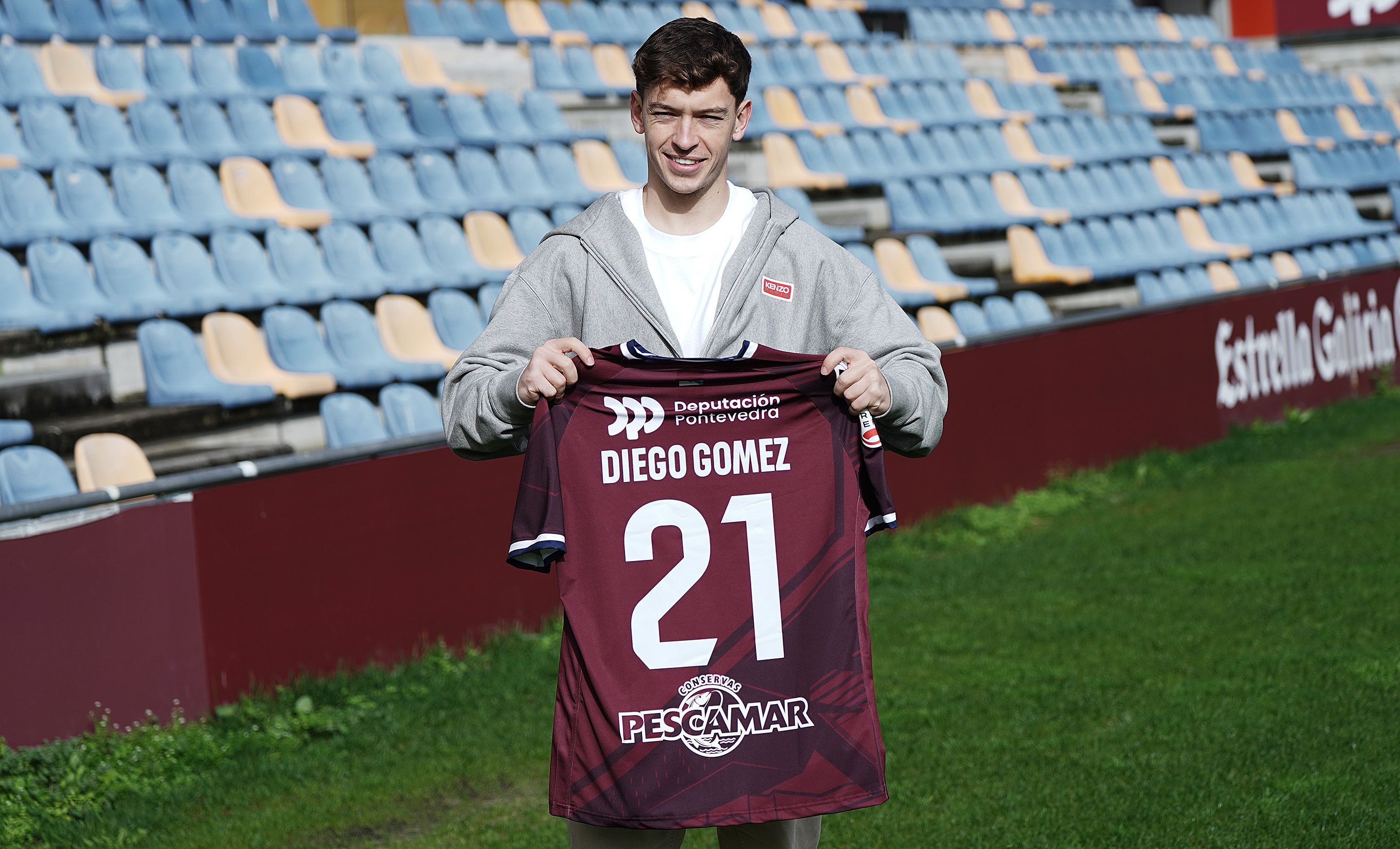 Presentación de Diego Gómez como xogador do Pontevedra CF