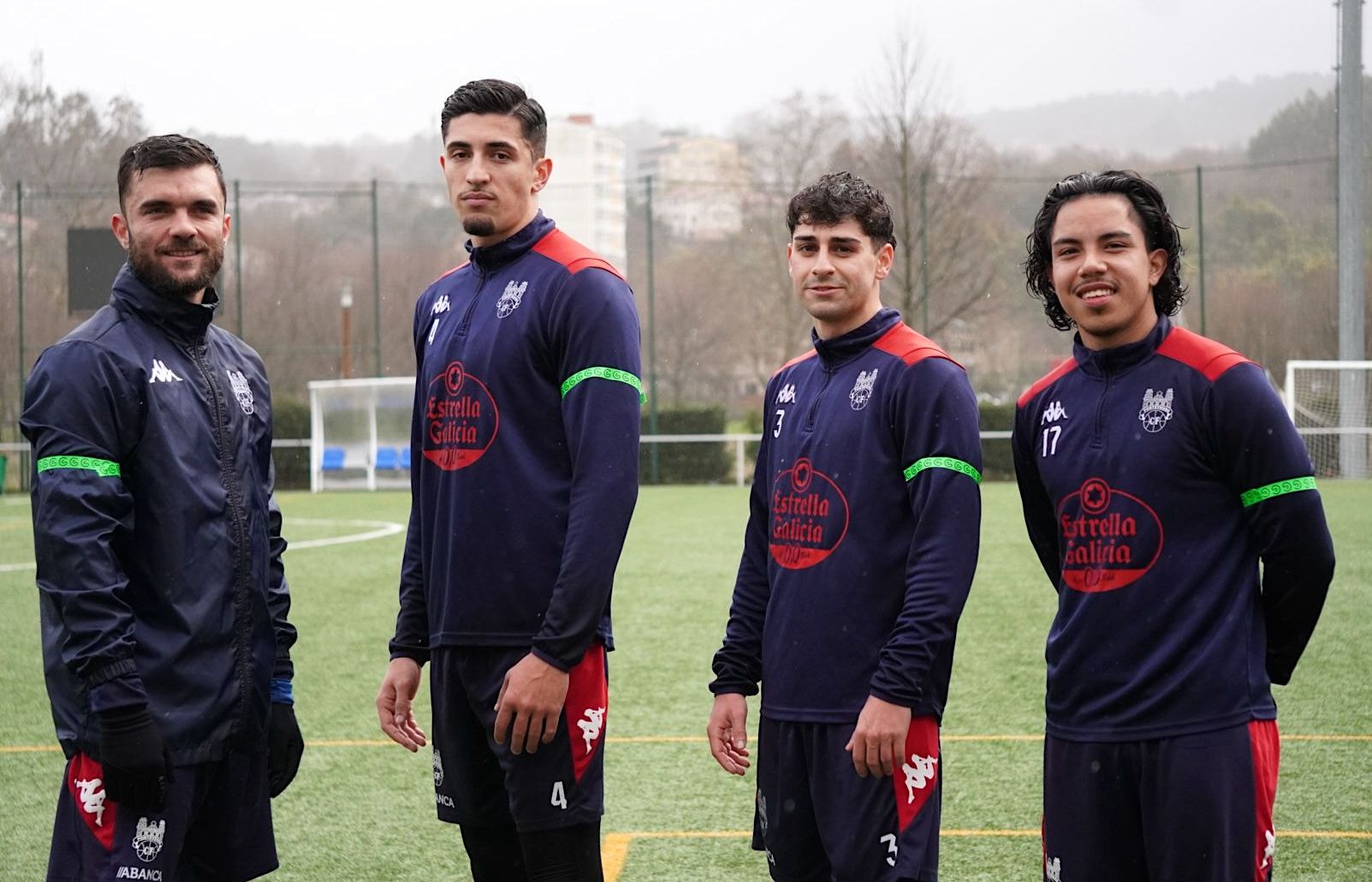 Xogadores do Pontevedra CF cos Brazaletes de Esperanza da AECC