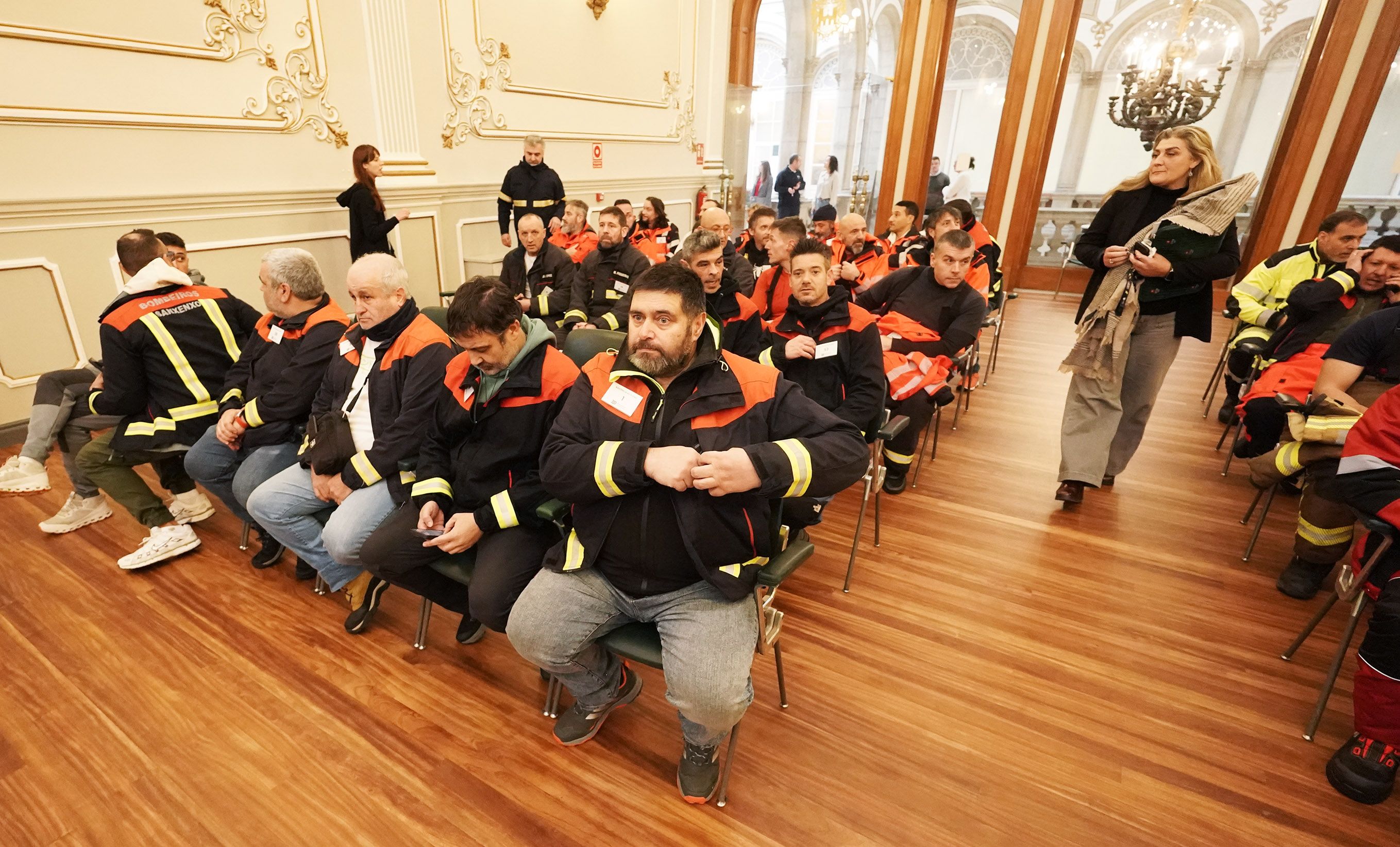 Protesta dos GES no pleno da Deputación