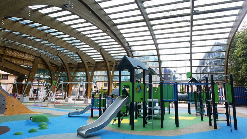 Parque infantil cubierto en Torrelavega