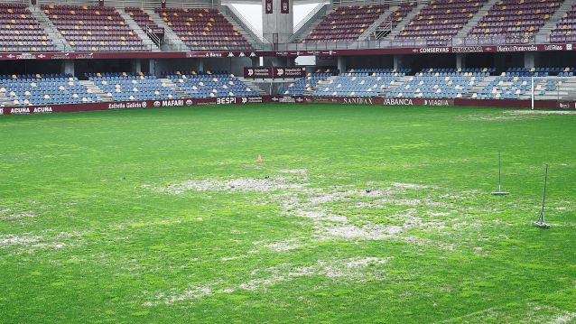 Césped do Estadio Municipal de Pasarón a 4 de febrero de 2026 Césped do Estadio Municipal de Pasarón a 4 de febrero de 2026