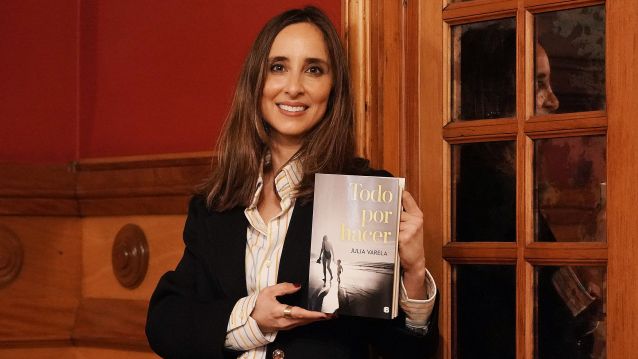 Julia Varela, en el Café Moderno con su novela 'Todo por hacer' Julia Varela, en el Café Moderno con su novela 'Todo por hacer'