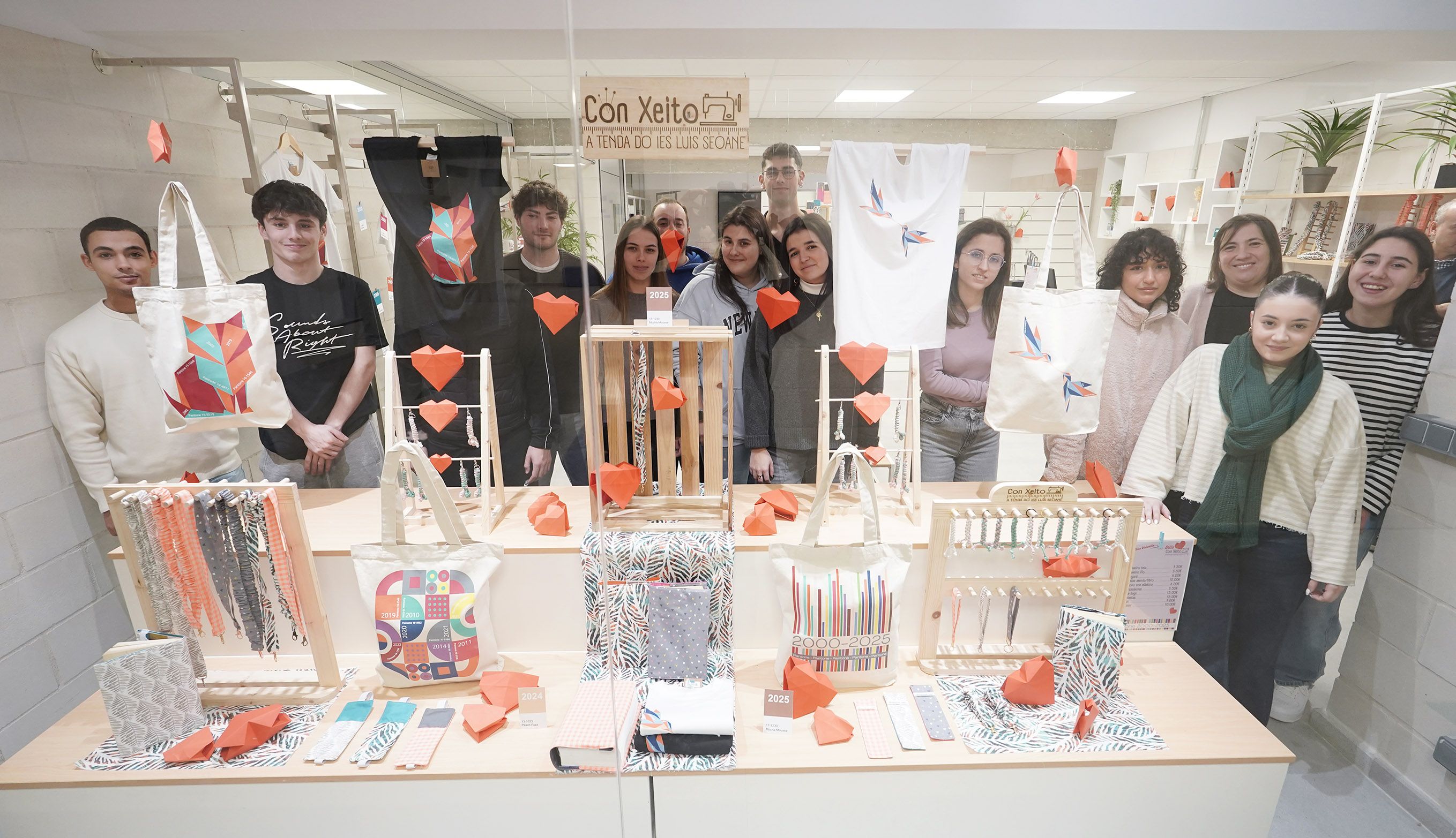 Apertura de Con Xeito, la tienda del alumnado del IES Luis Seoane
