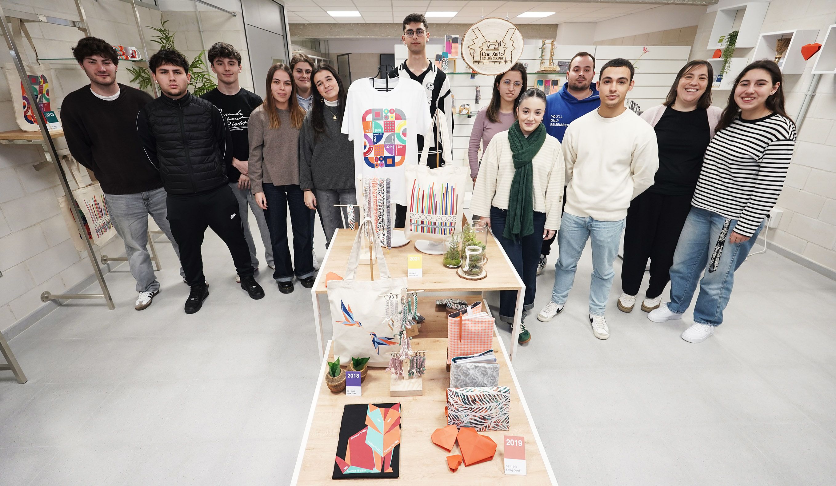 Apertura de Con Xeito, la tienda del alumnado del IES Luis Seoane