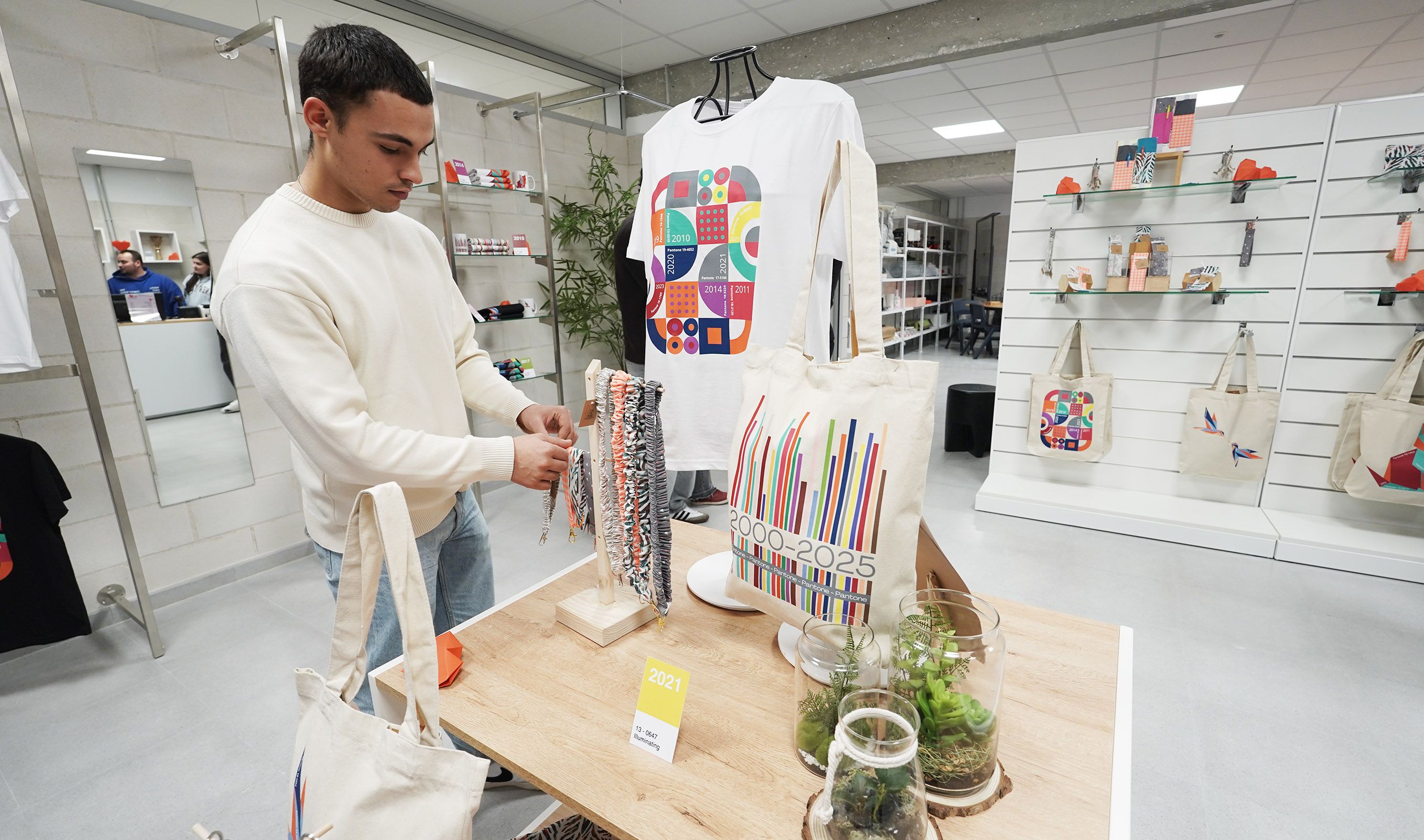 Apertura de Con Xeito, la tienda del alumnado del IES Luis Seoane