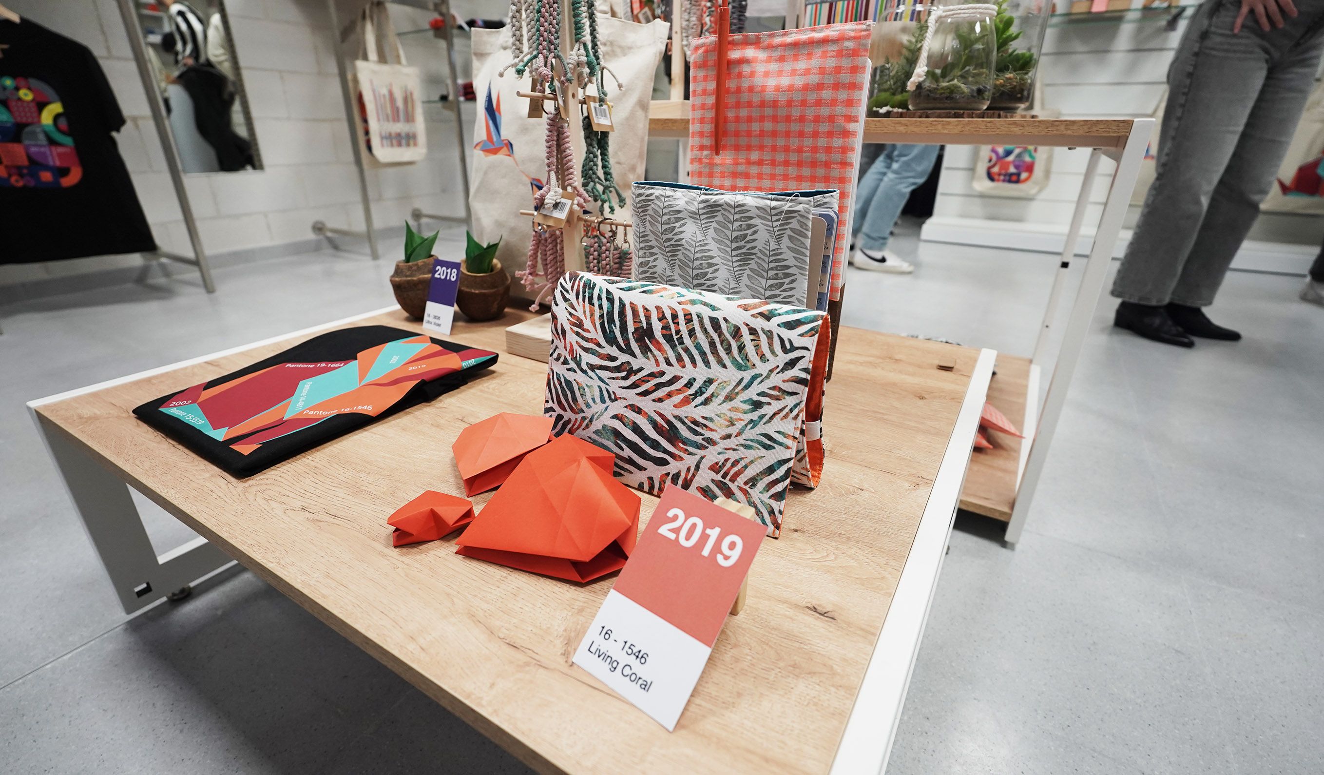 Apertura de Con Xeito, la tienda del alumnado del IES Luis Seoane