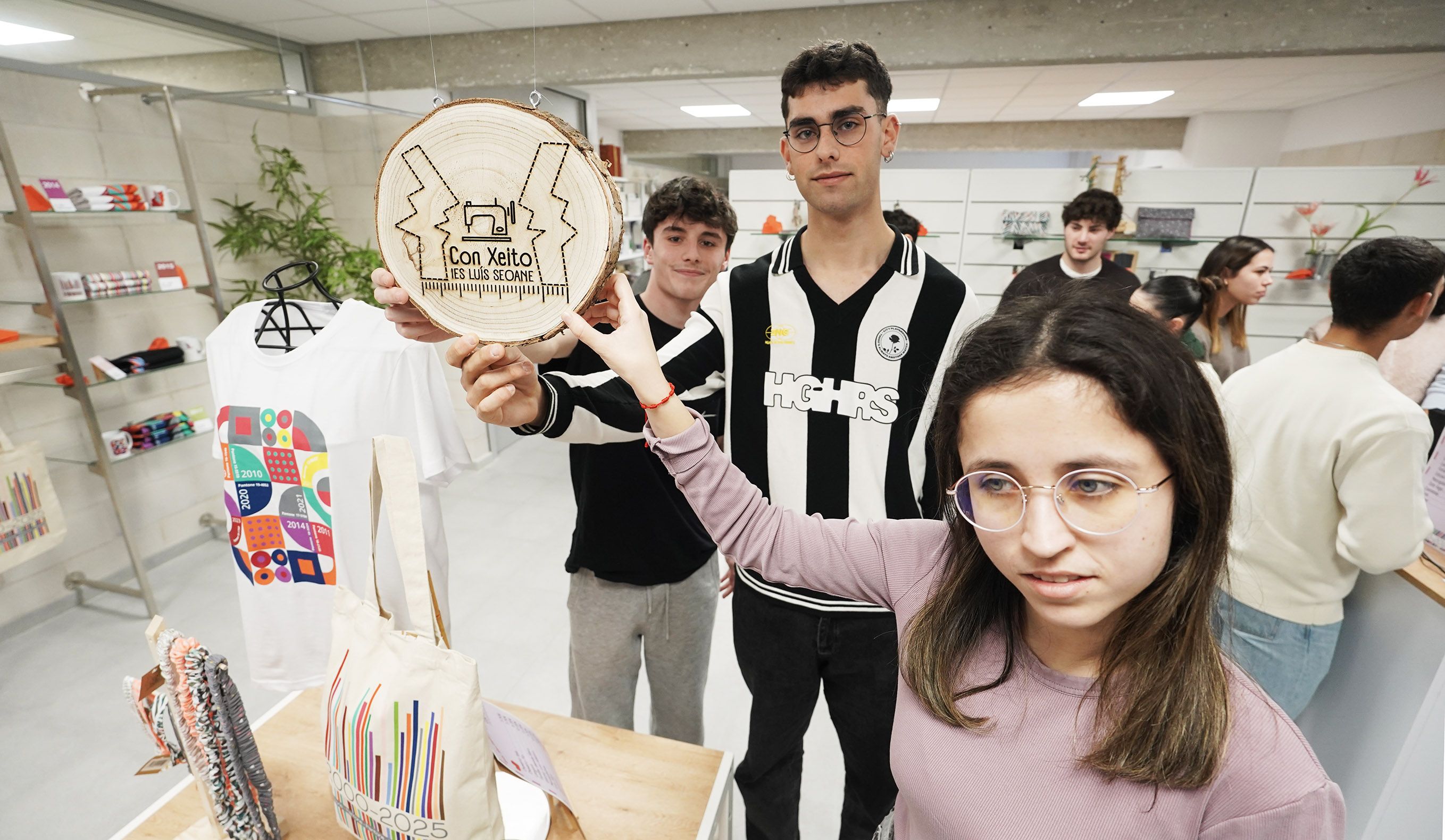 Apertura de Con Xeito, la tienda del alumnado del IES Luis Seoane