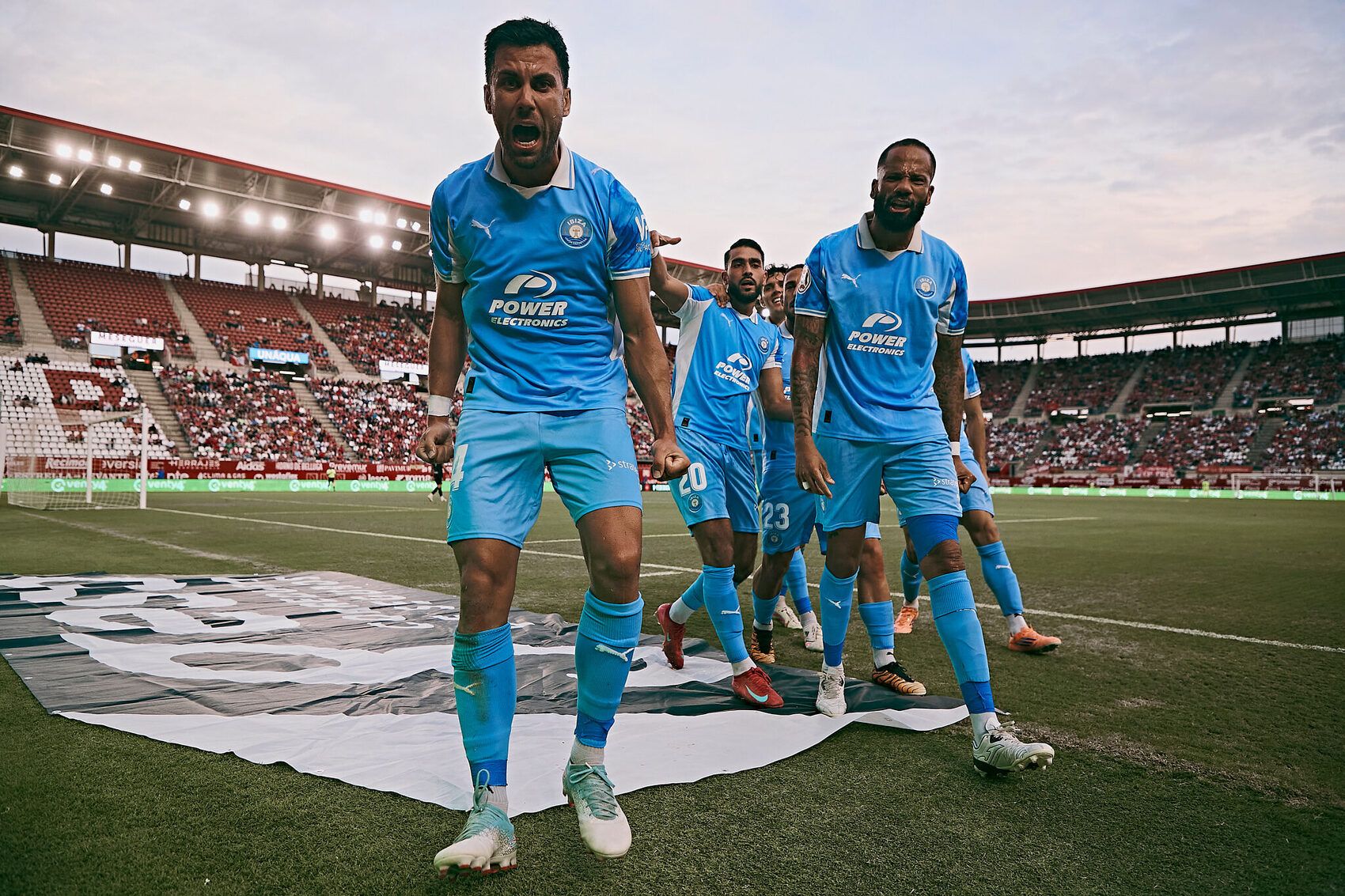 Fede Vico celebra un gol con el Ibiza