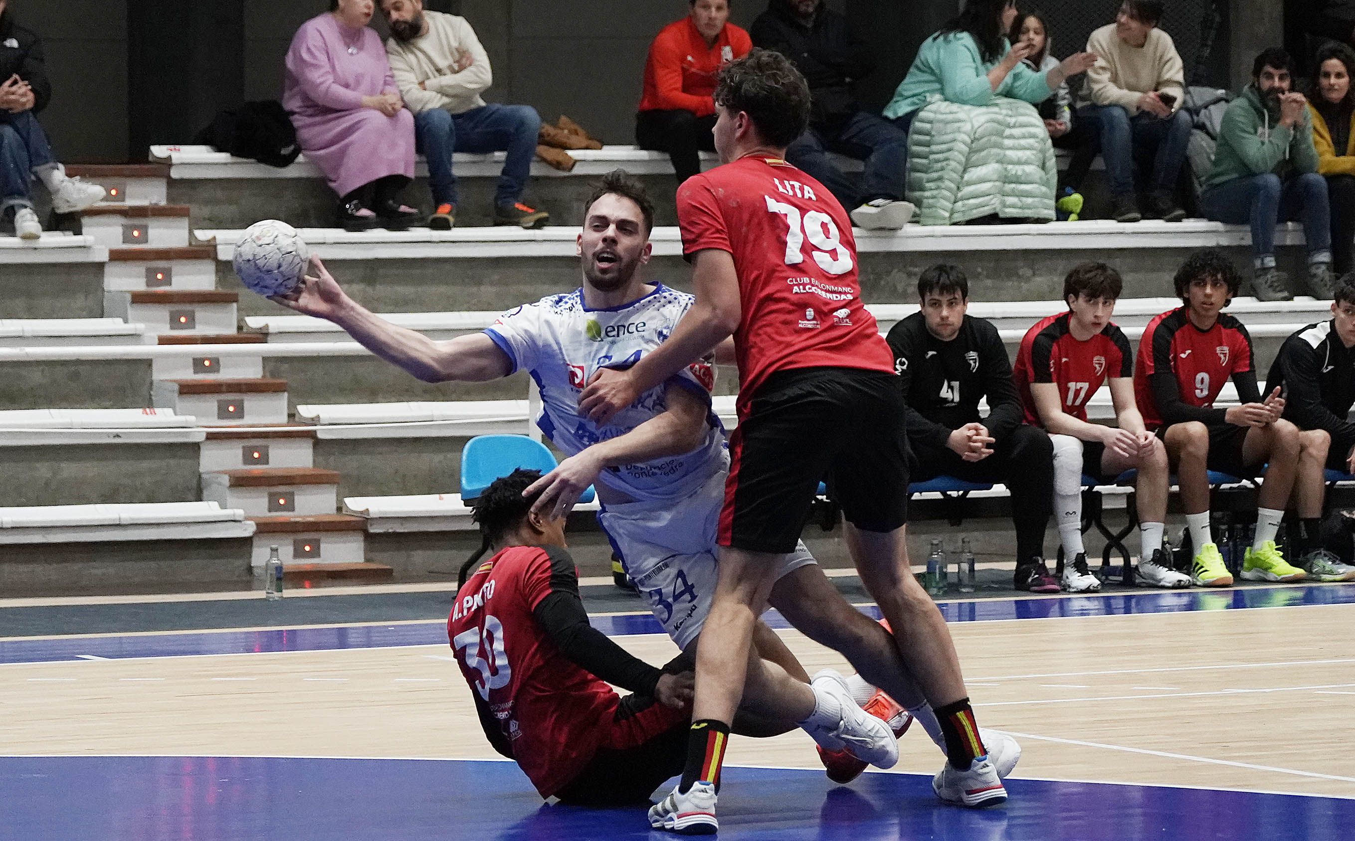 Partido entre Cisne y Alcobendas en el Municipal