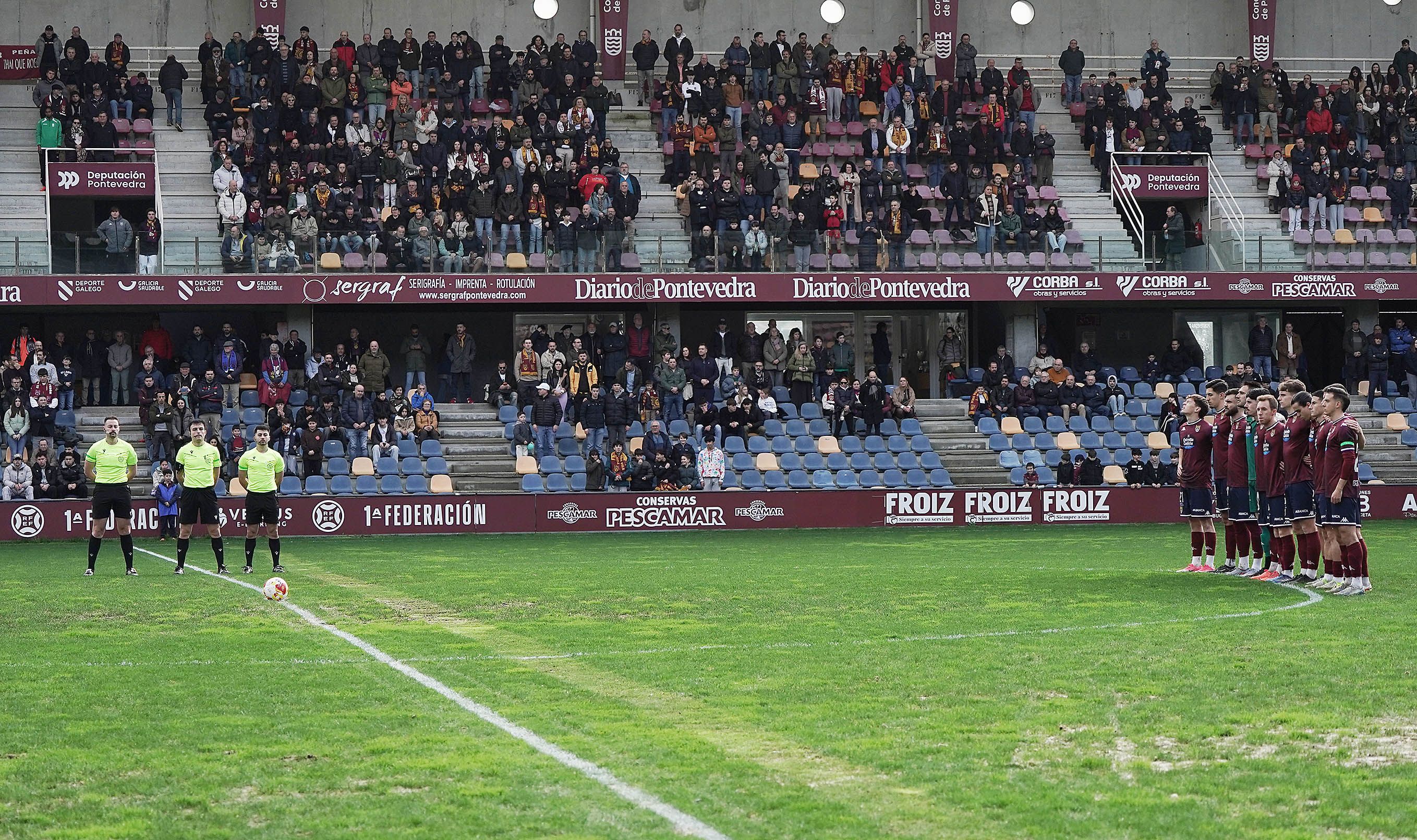 Partido entre Pontevedra CF e Real Madrid Castilla en Pasarón