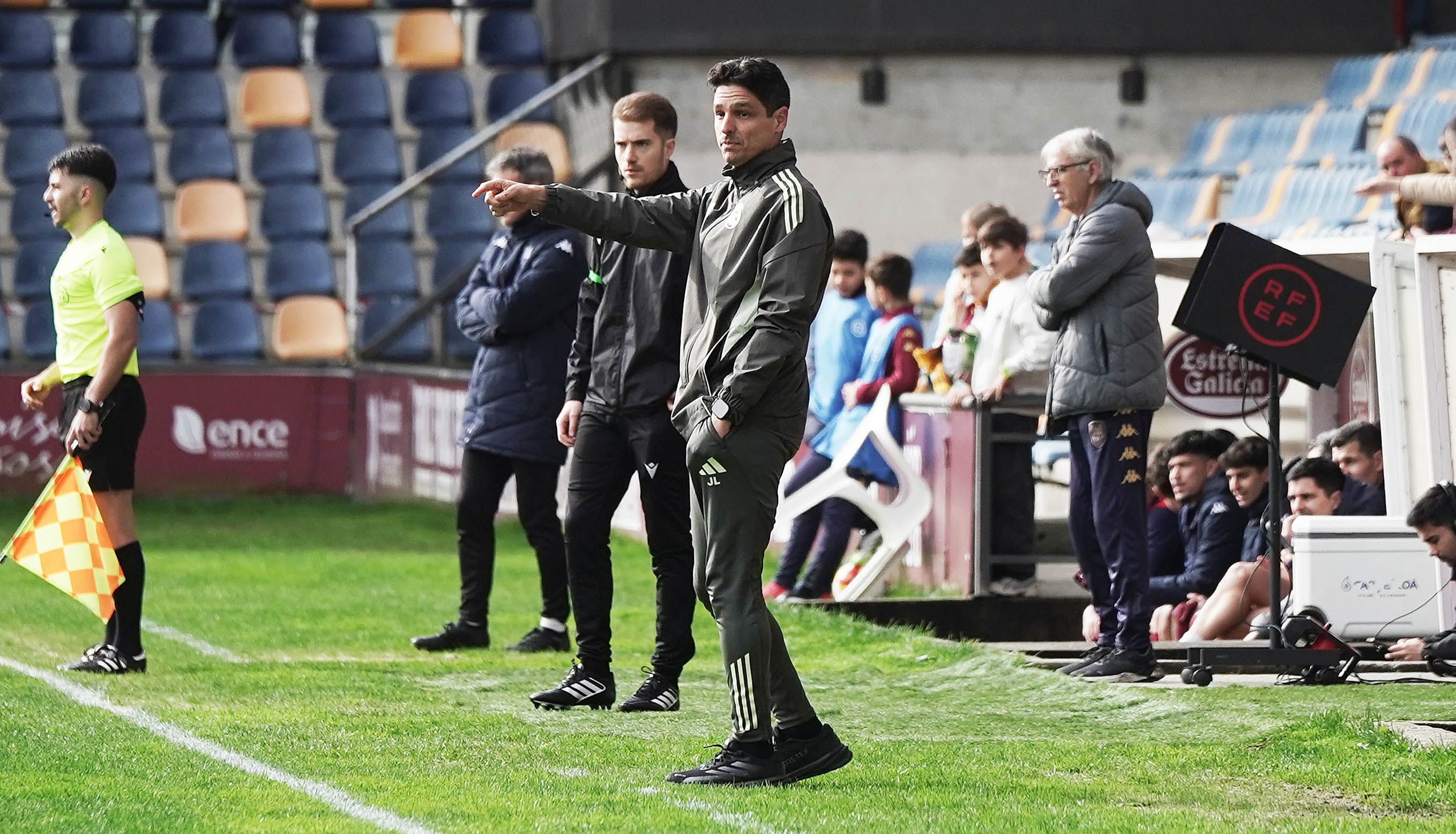 Partido entre Pontevedra CF e Real Madrid Castilla en Pasarón