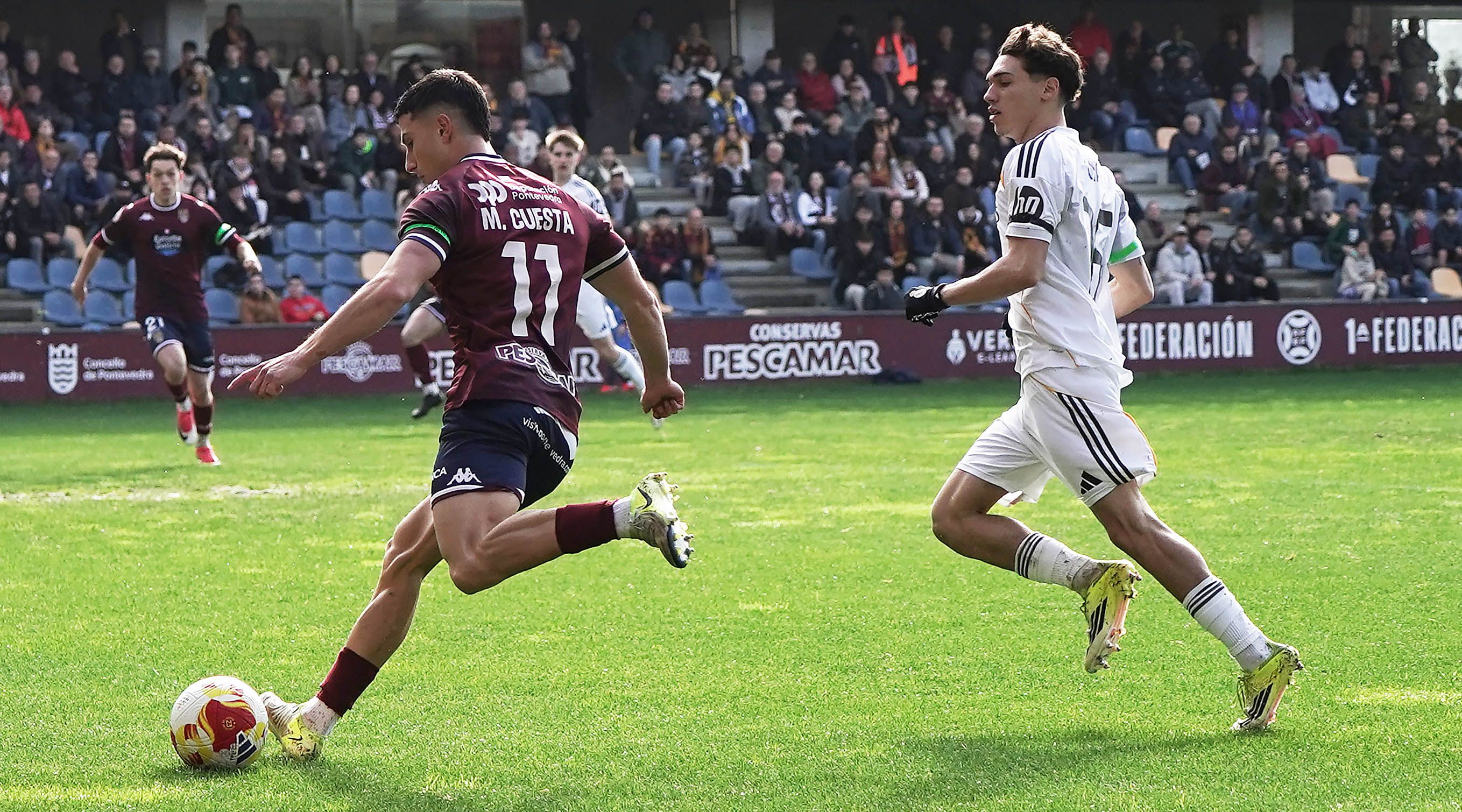 Partido entre Pontevedra CF e Real Madrid Castilla en Pasarón