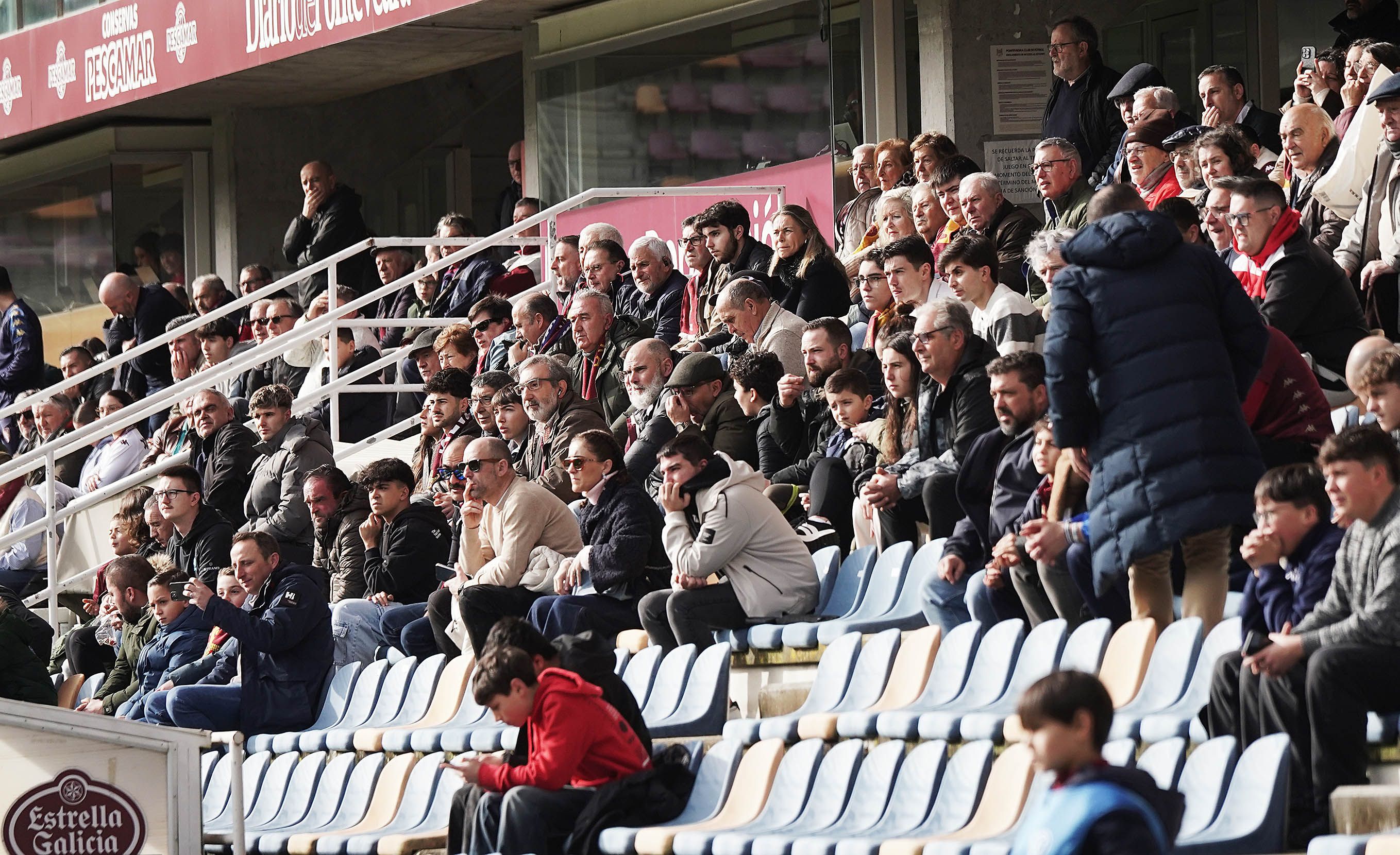Partido entre Pontevedra CF e Real Madrid Castilla en Pasarón