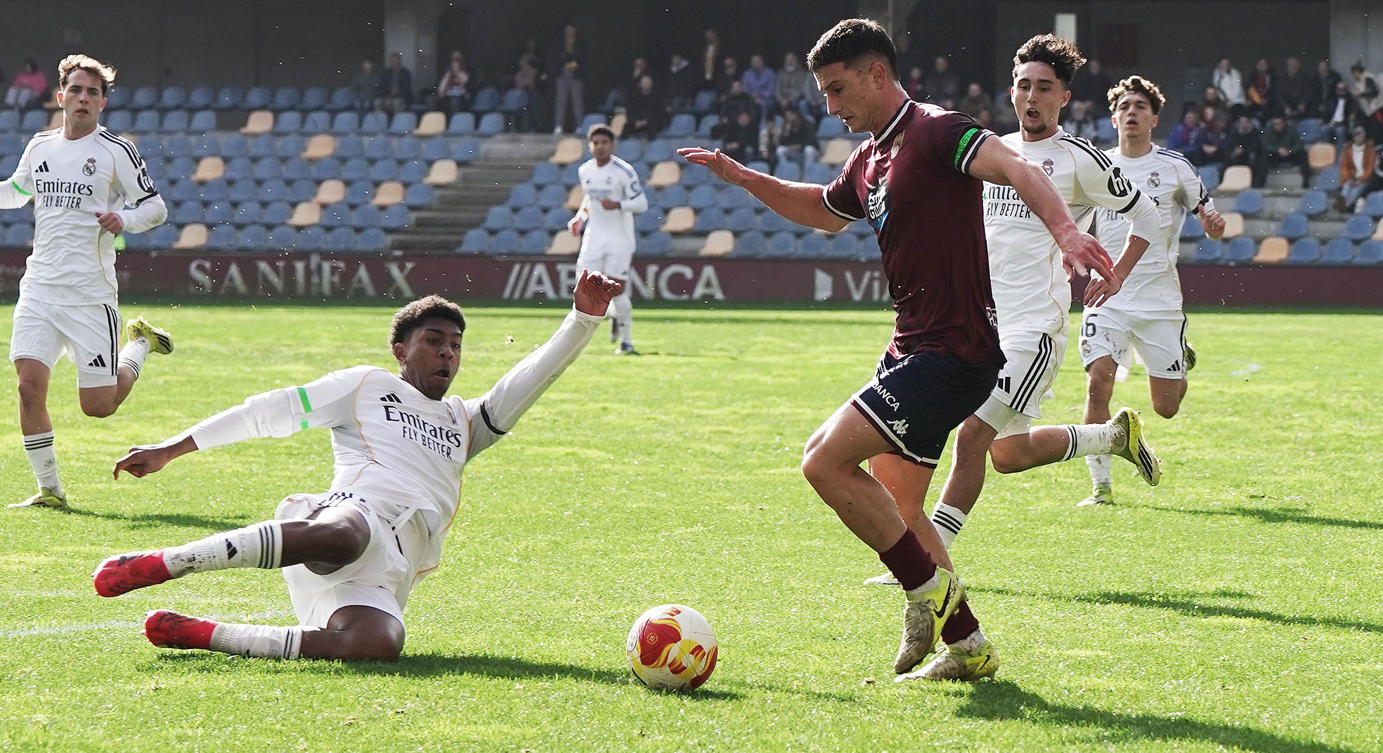 Partido entre Pontevedra CF e Real Madrid Castilla en Pasarón