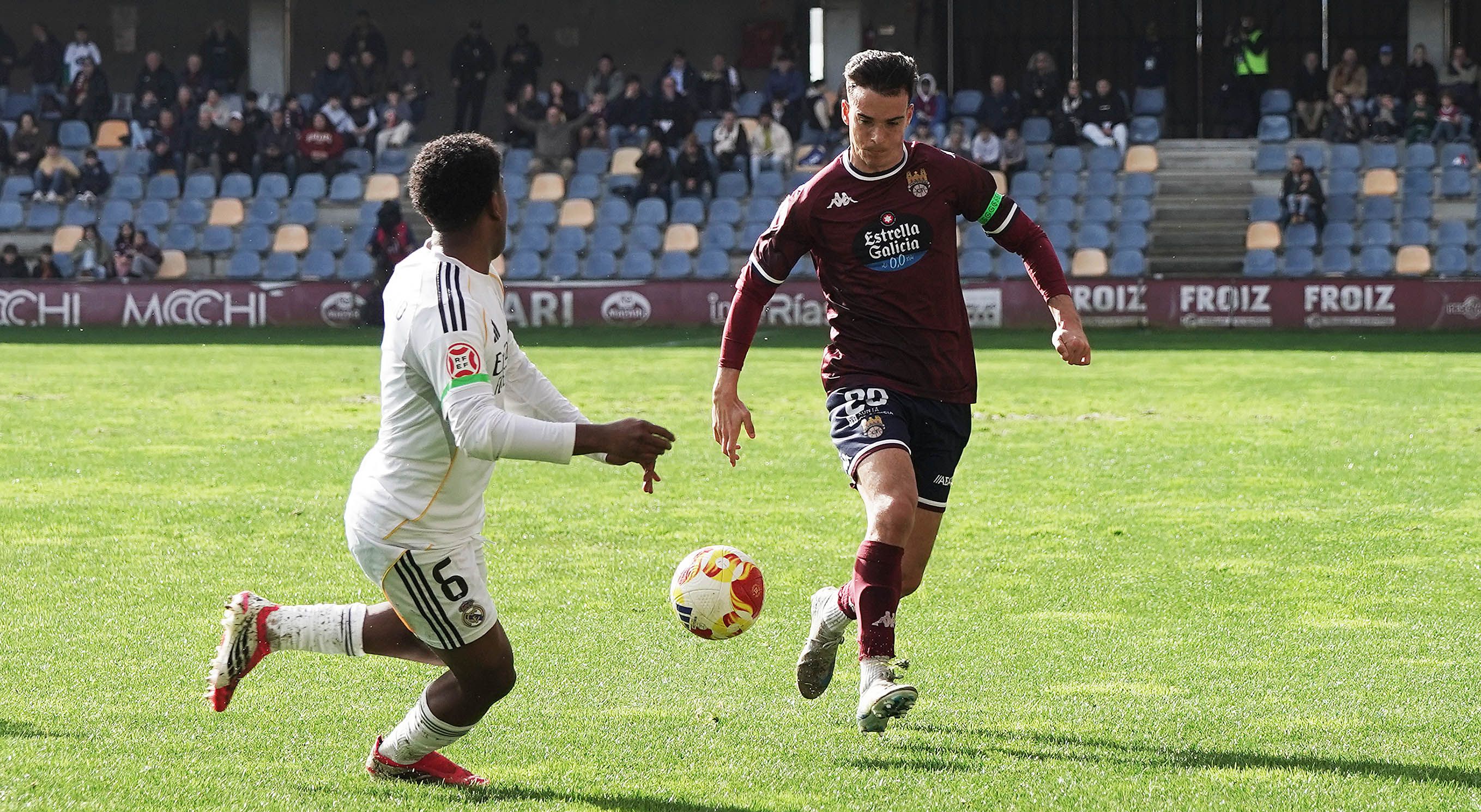 Partido entre Pontevedra CF e Real Madrid Castilla en Pasarón