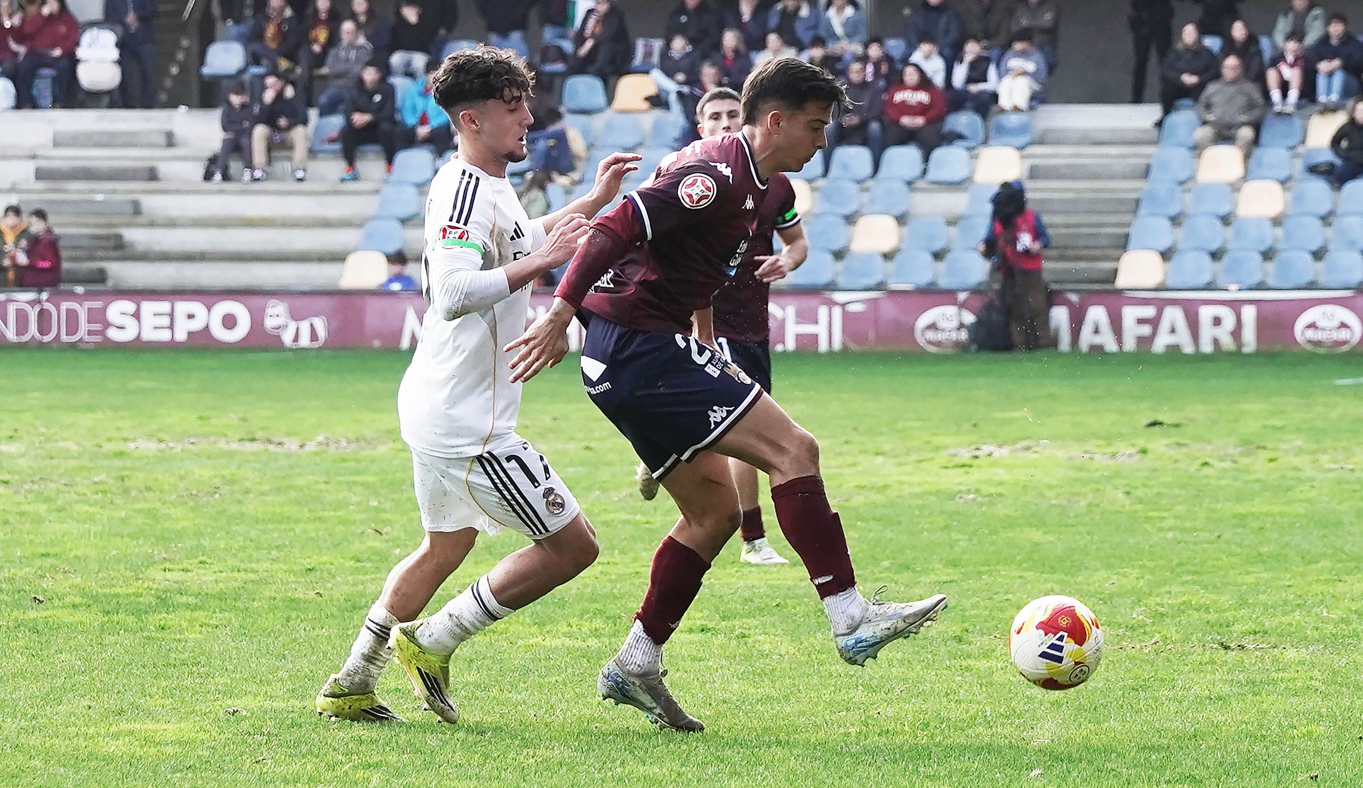 Partido entre Pontevedra CF e Real Madrid Castilla en Pasarón