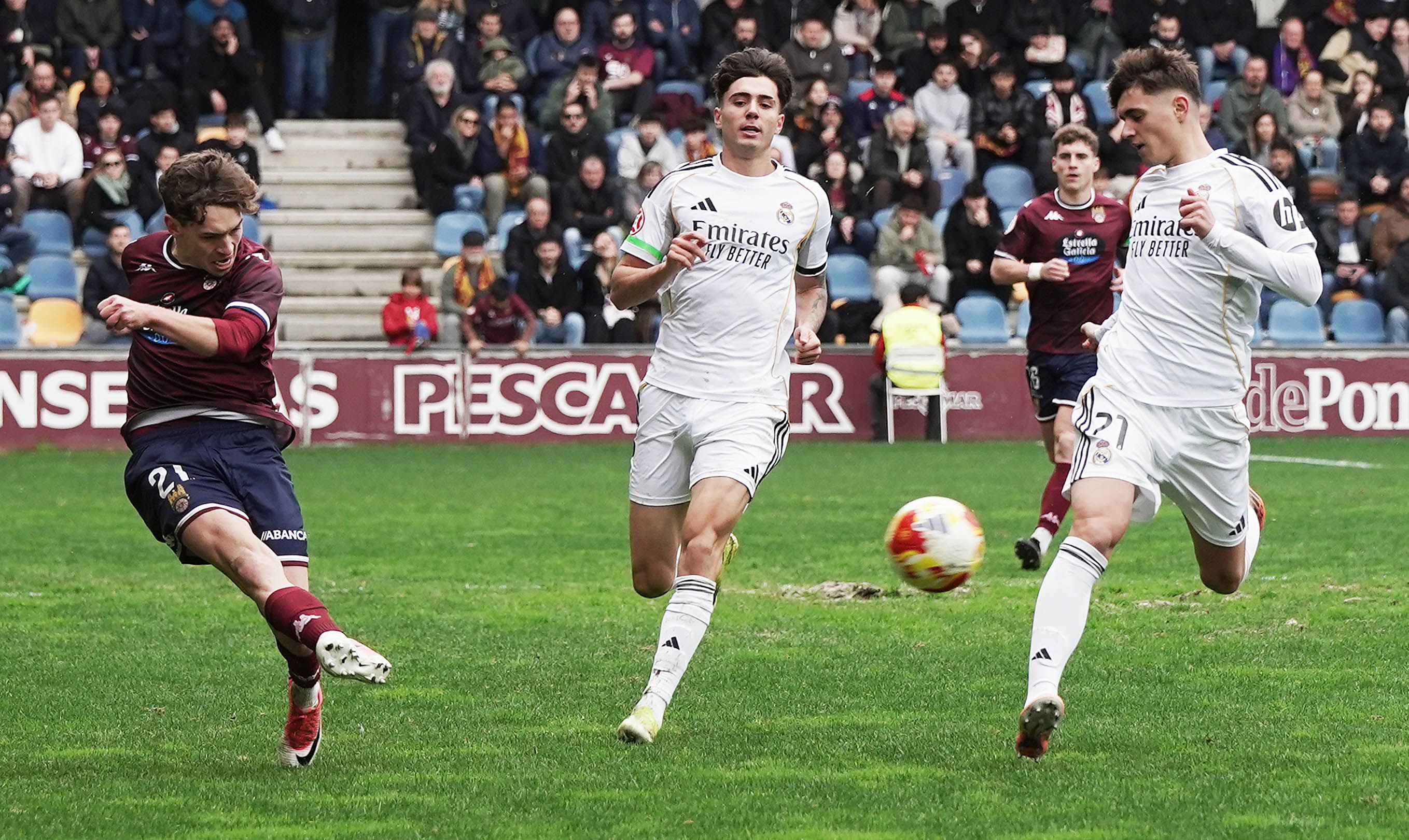Partido entre Pontevedra CF e Real Madrid Castilla en Pasarón