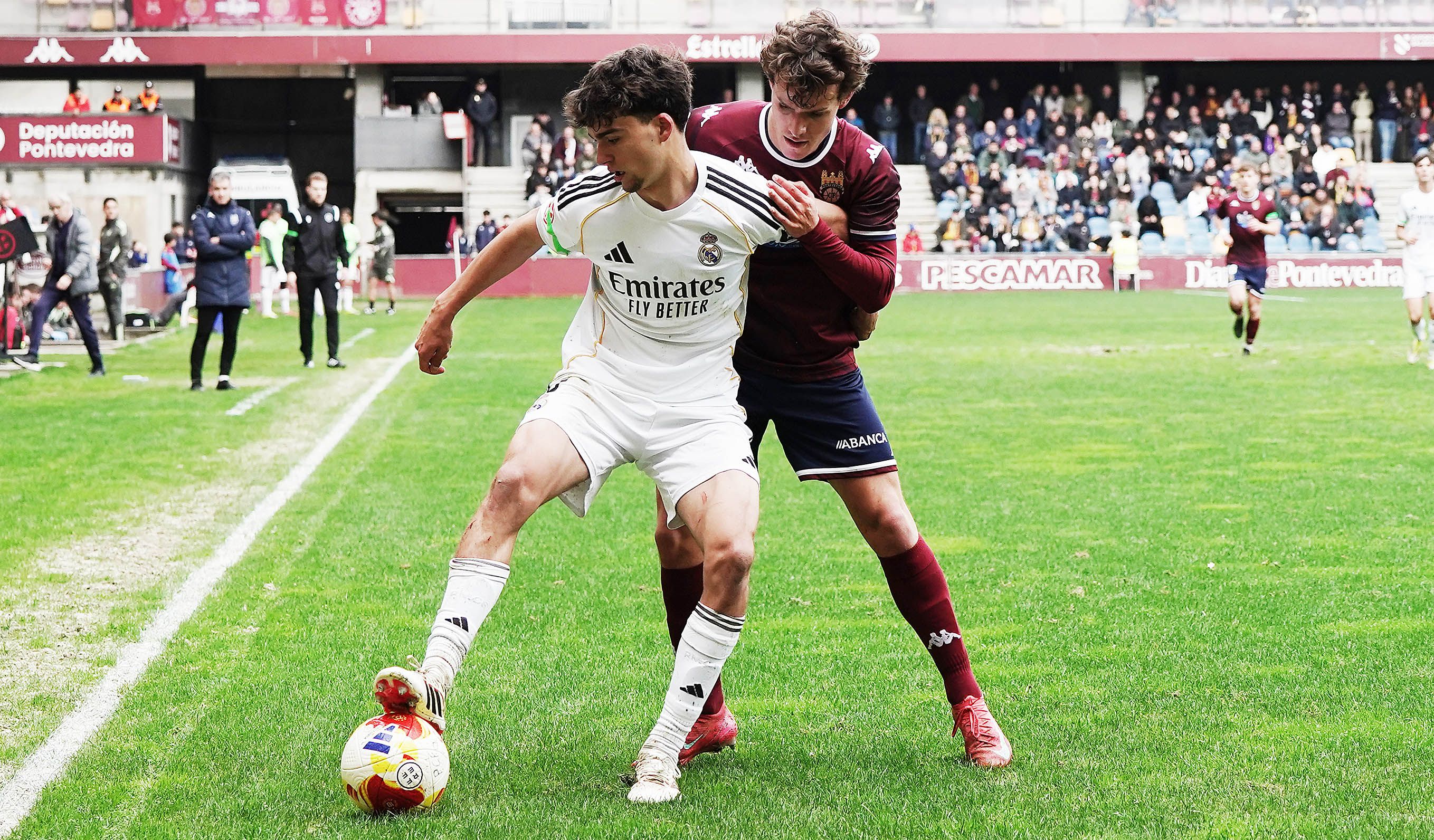 Partido entre Pontevedra CF e Real Madrid Castilla en Pasarón
