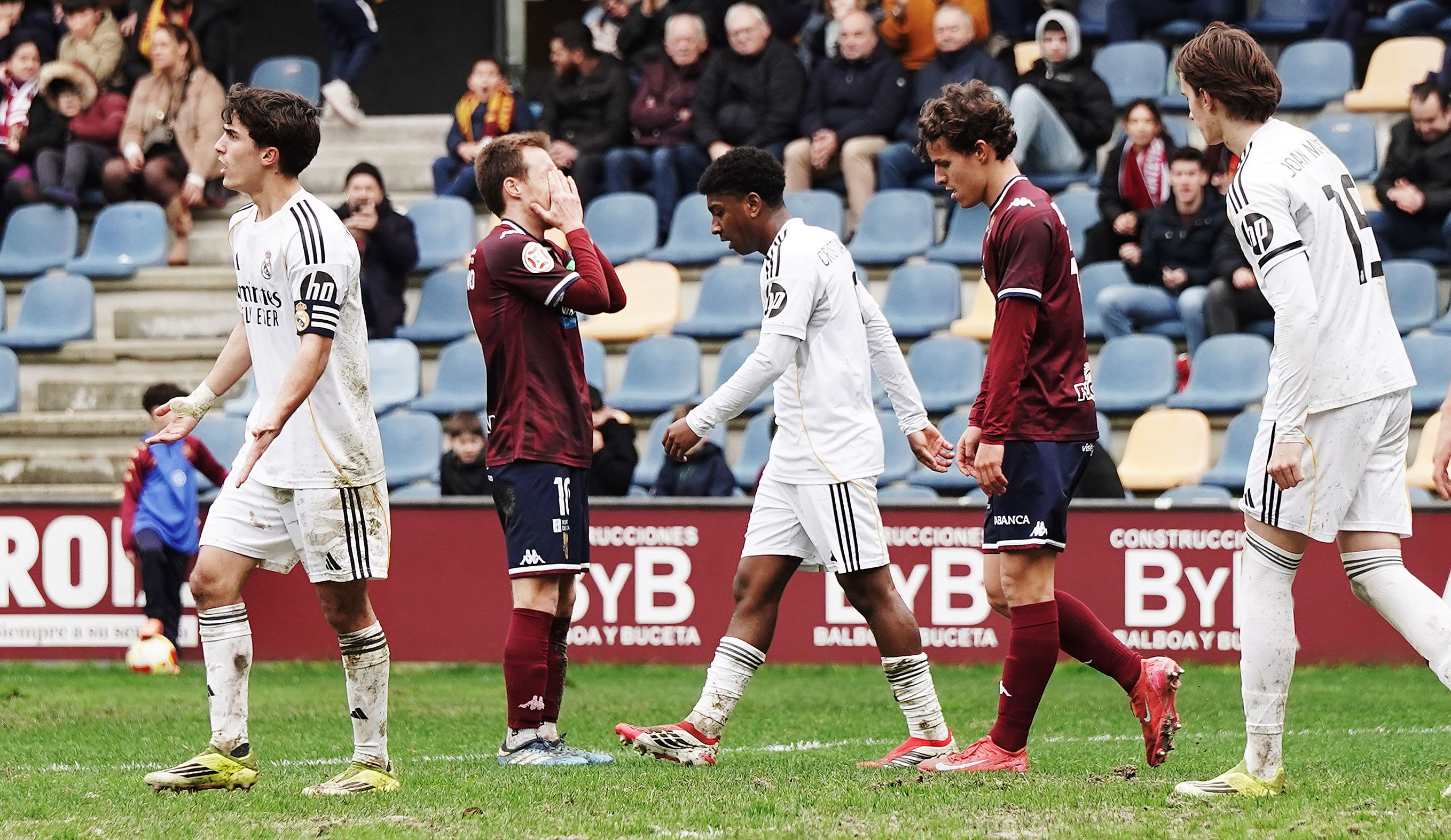 Partido entre Pontevedra CF e Real Madrid Castilla en Pasarón