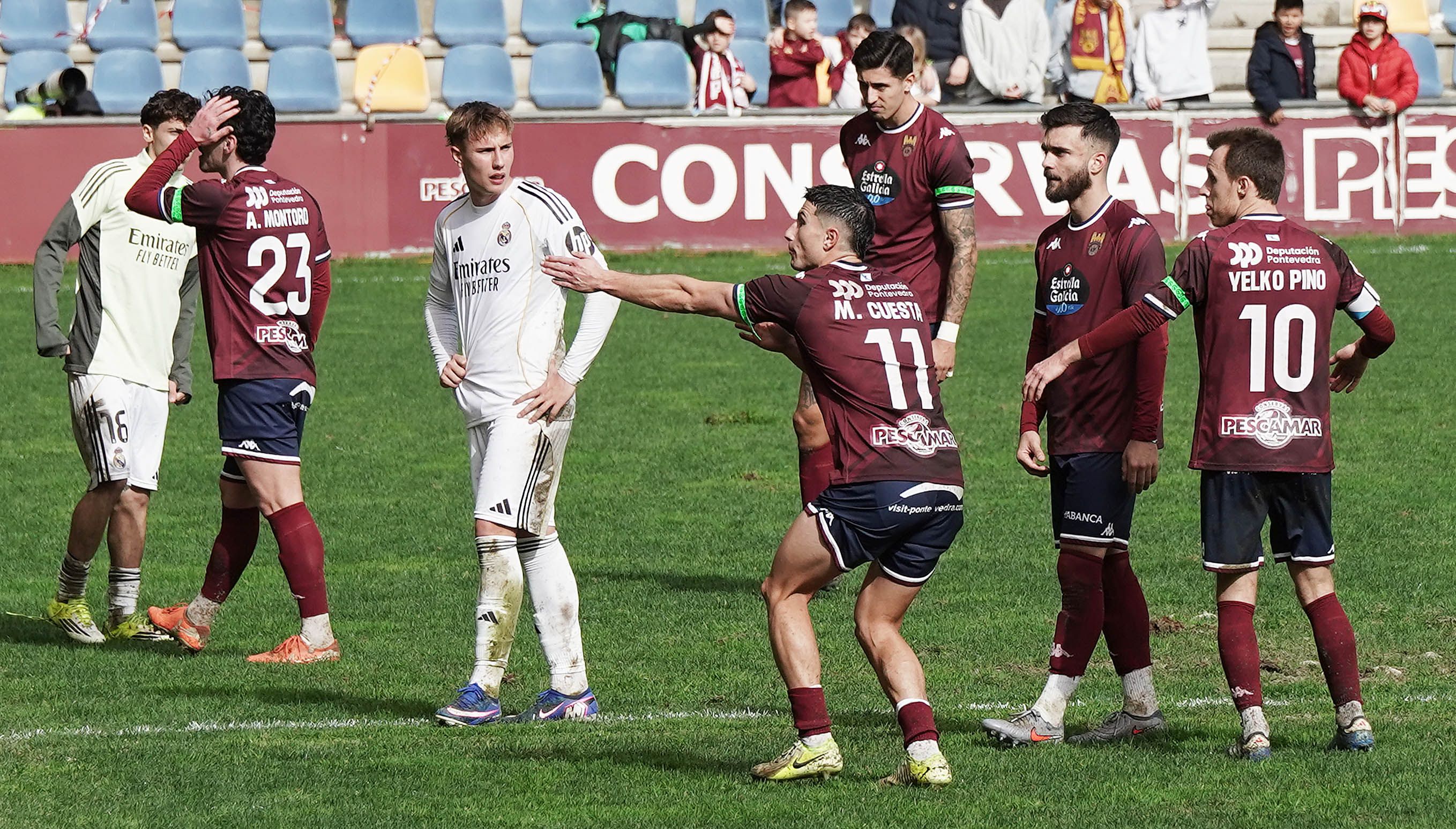 Partido entre Pontevedra CF e Real Madrid Castilla en Pasarón