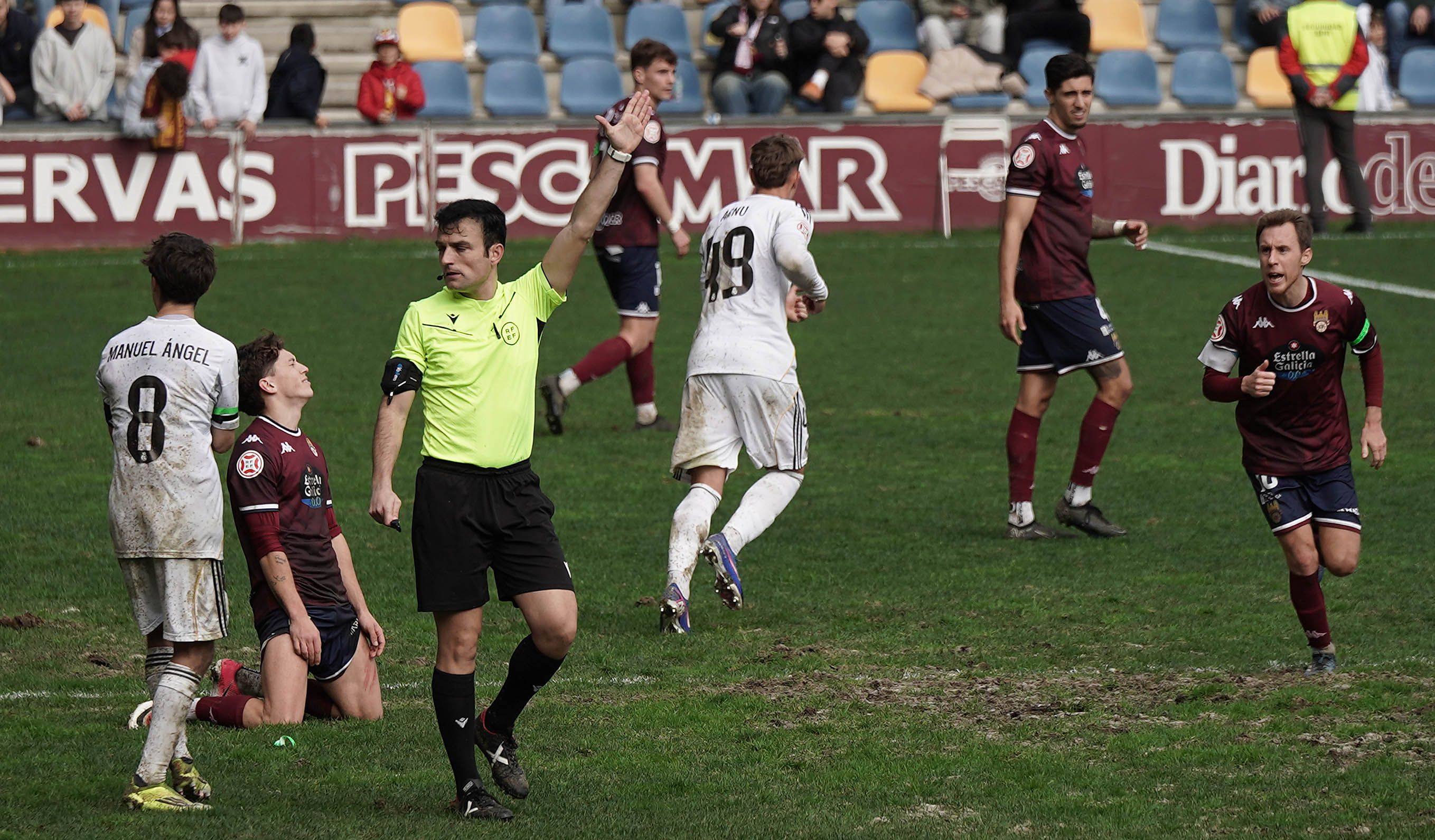 Partido entre Pontevedra CF y Real Madrid Castilla en Pasarón