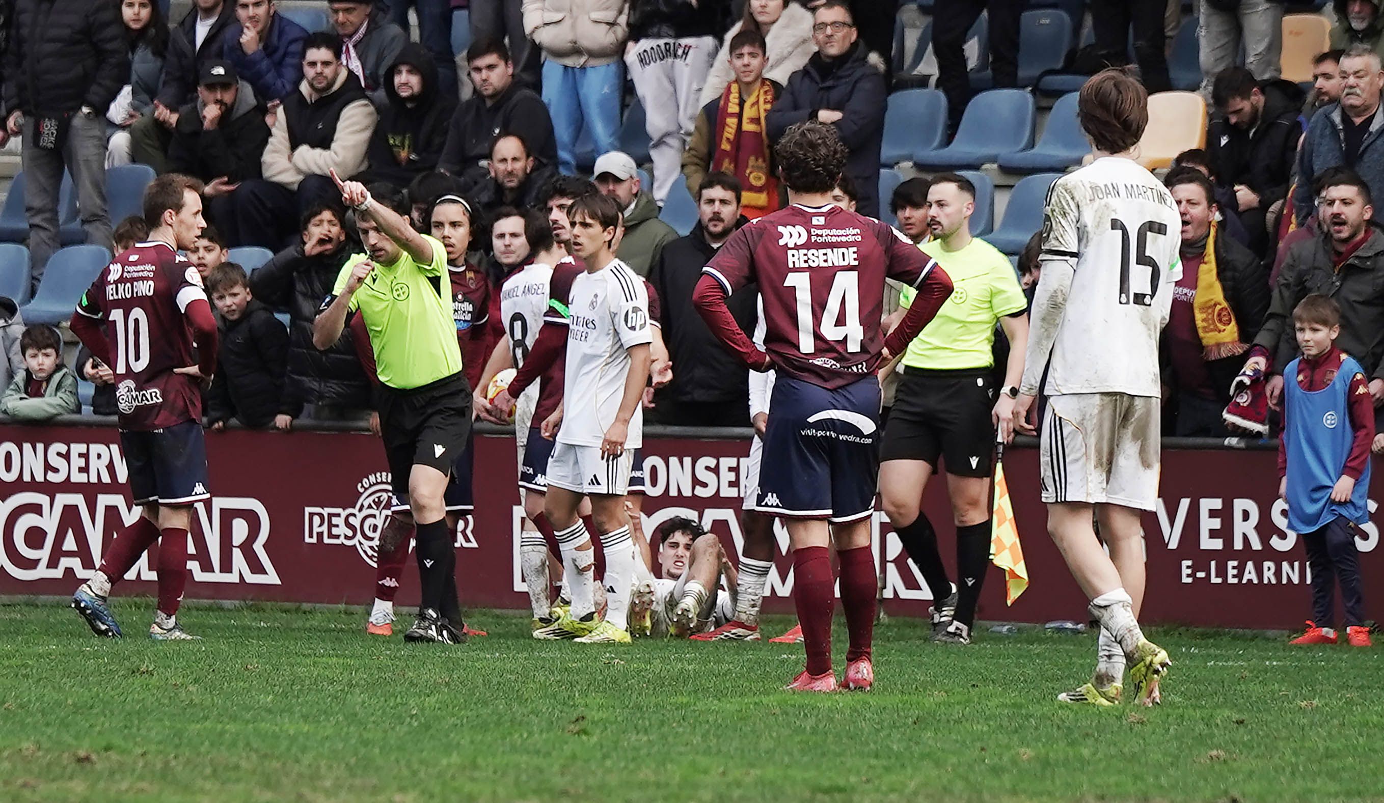 Partido entre Pontevedra CF e Real Madrid Castilla en Pasarón