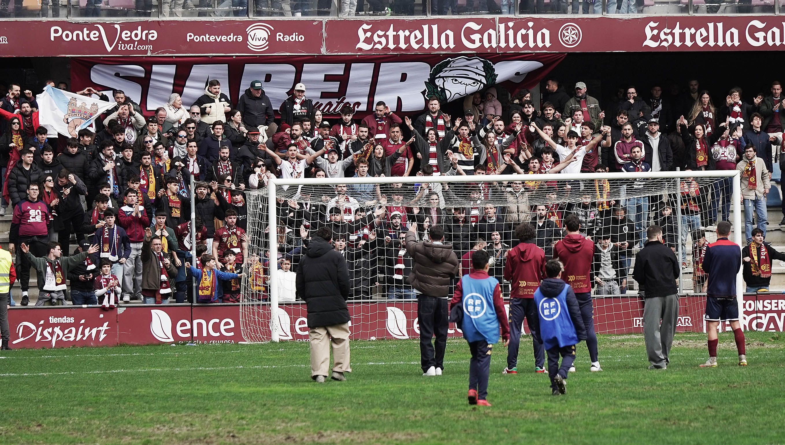 Partido entre Pontevedra CF e Real Madrid Castilla en Pasarón