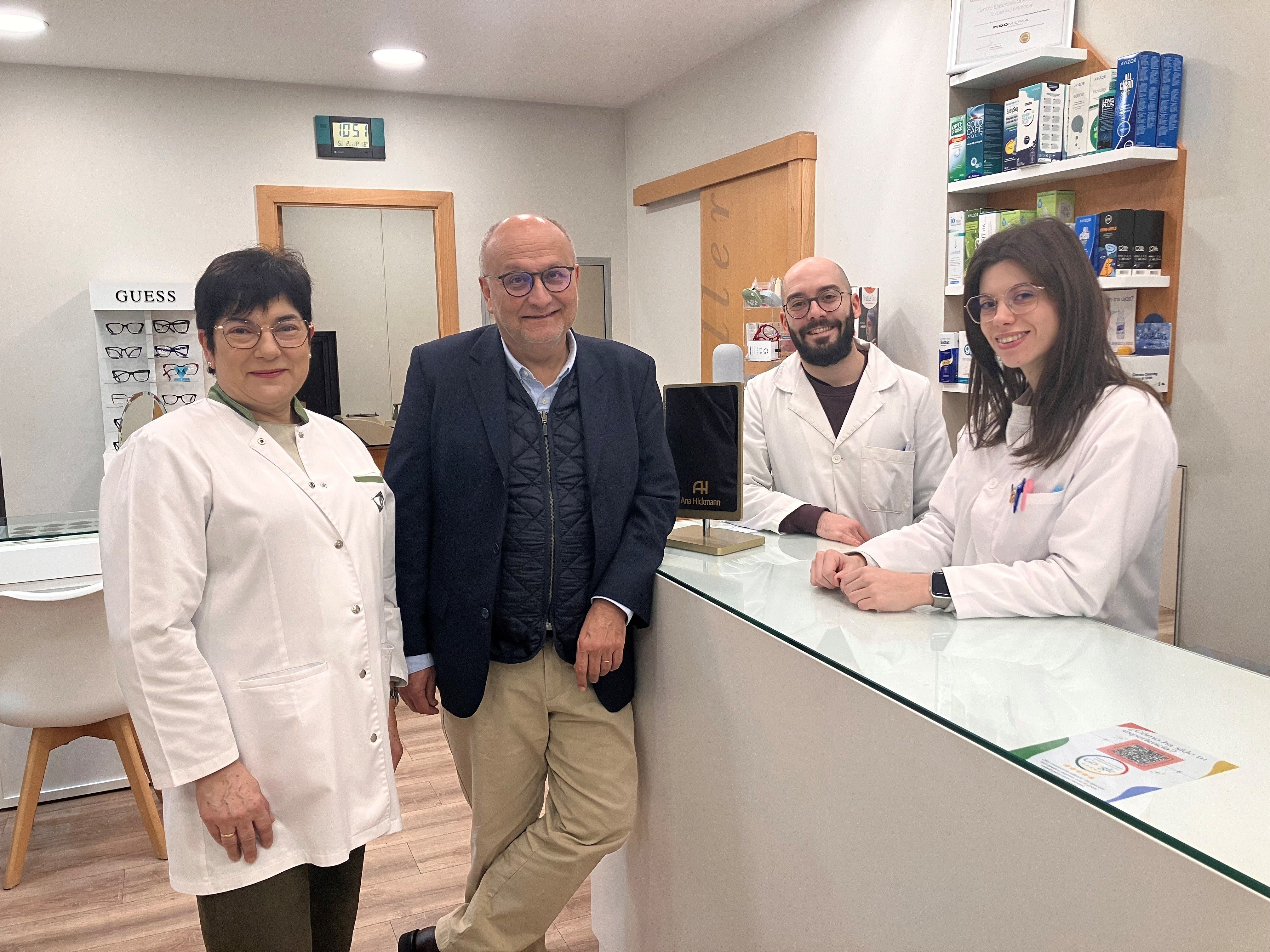 Abel Losada visitó la Óptica A Barca