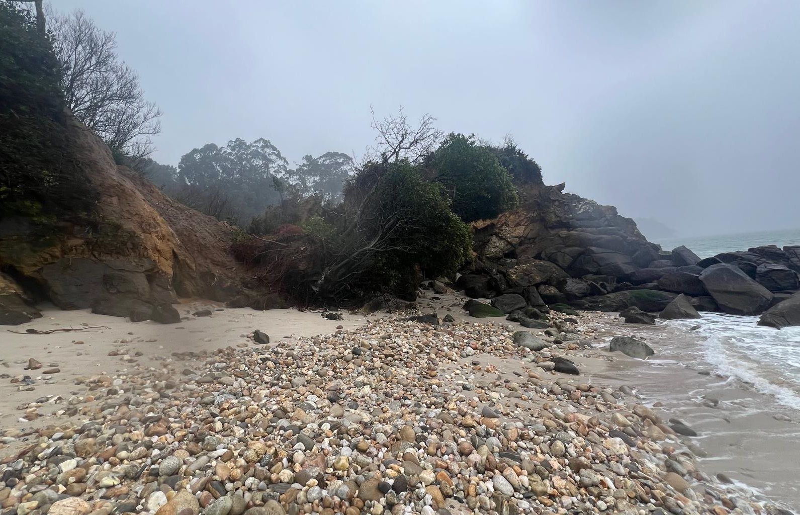 Os temporais afectaron as praias de Marín