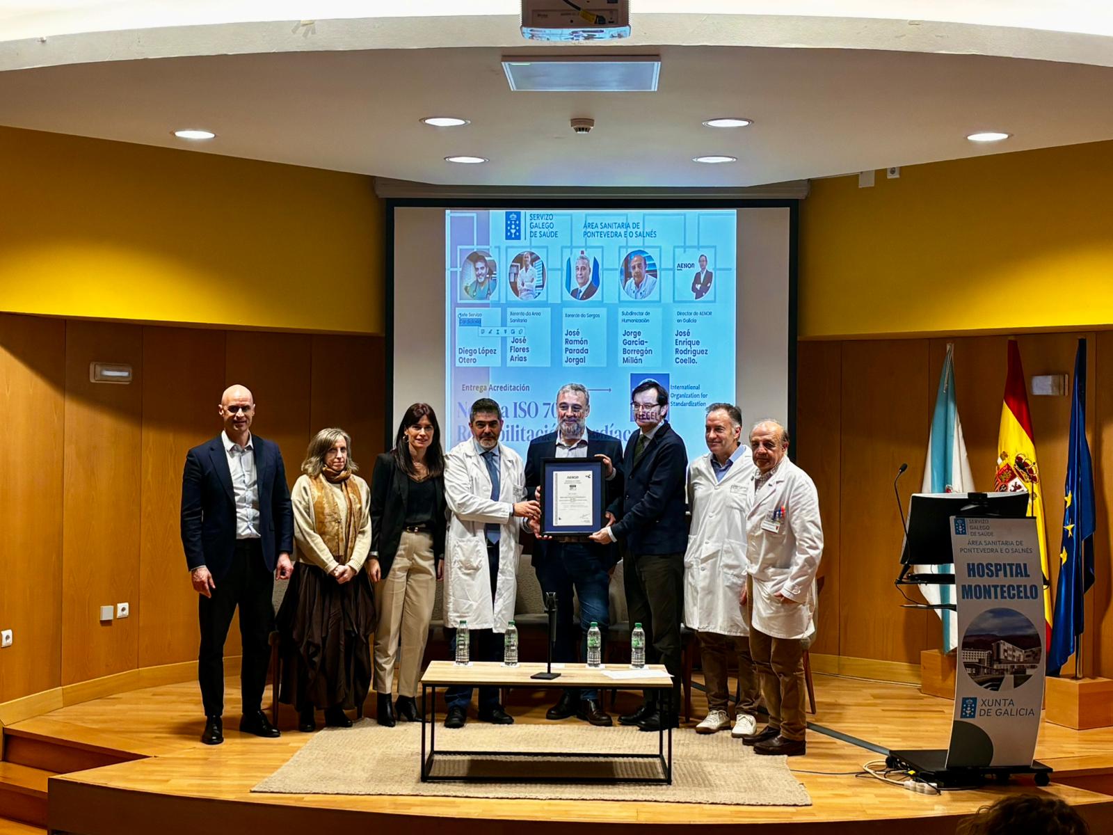 Entrega do Premio ISO á Unidade de Rehabilitación cardíaca de Montecelo