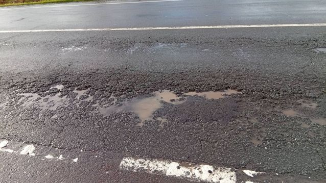 Irregularidades na calzada da estrada N 640
