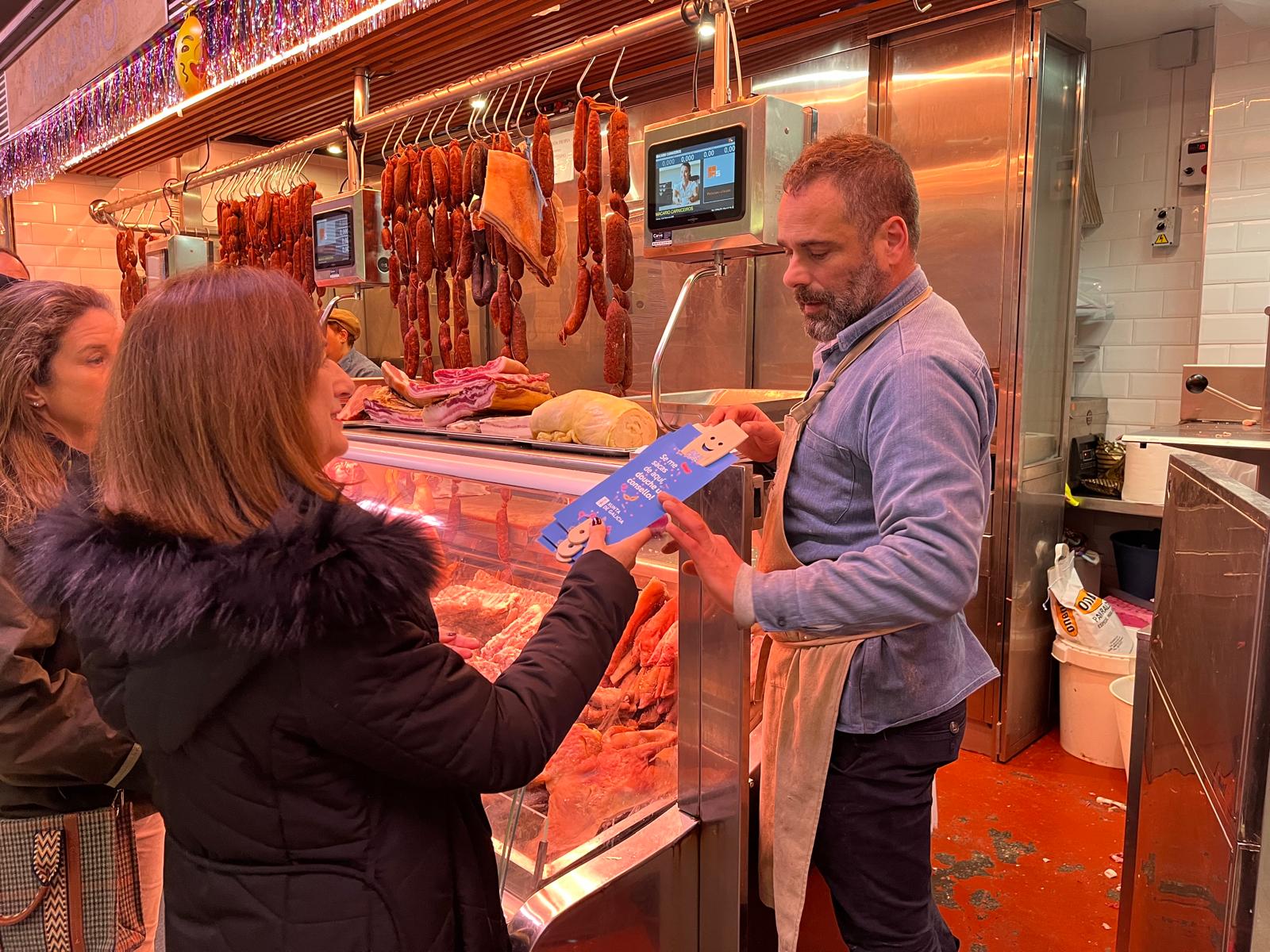 Visita al Mercado de Abastos con motivo de la campaña contra el desperdicio alimentario