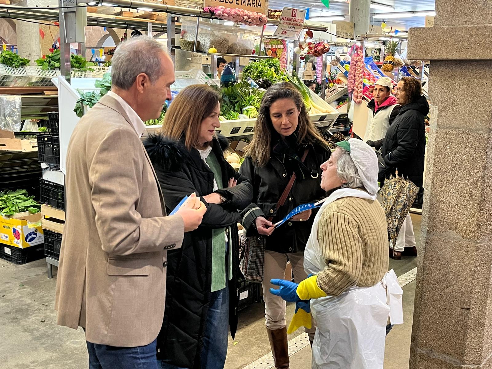 Visita al Mercado de Abastos con motivo de la campaña contra el desperdicio alimentario