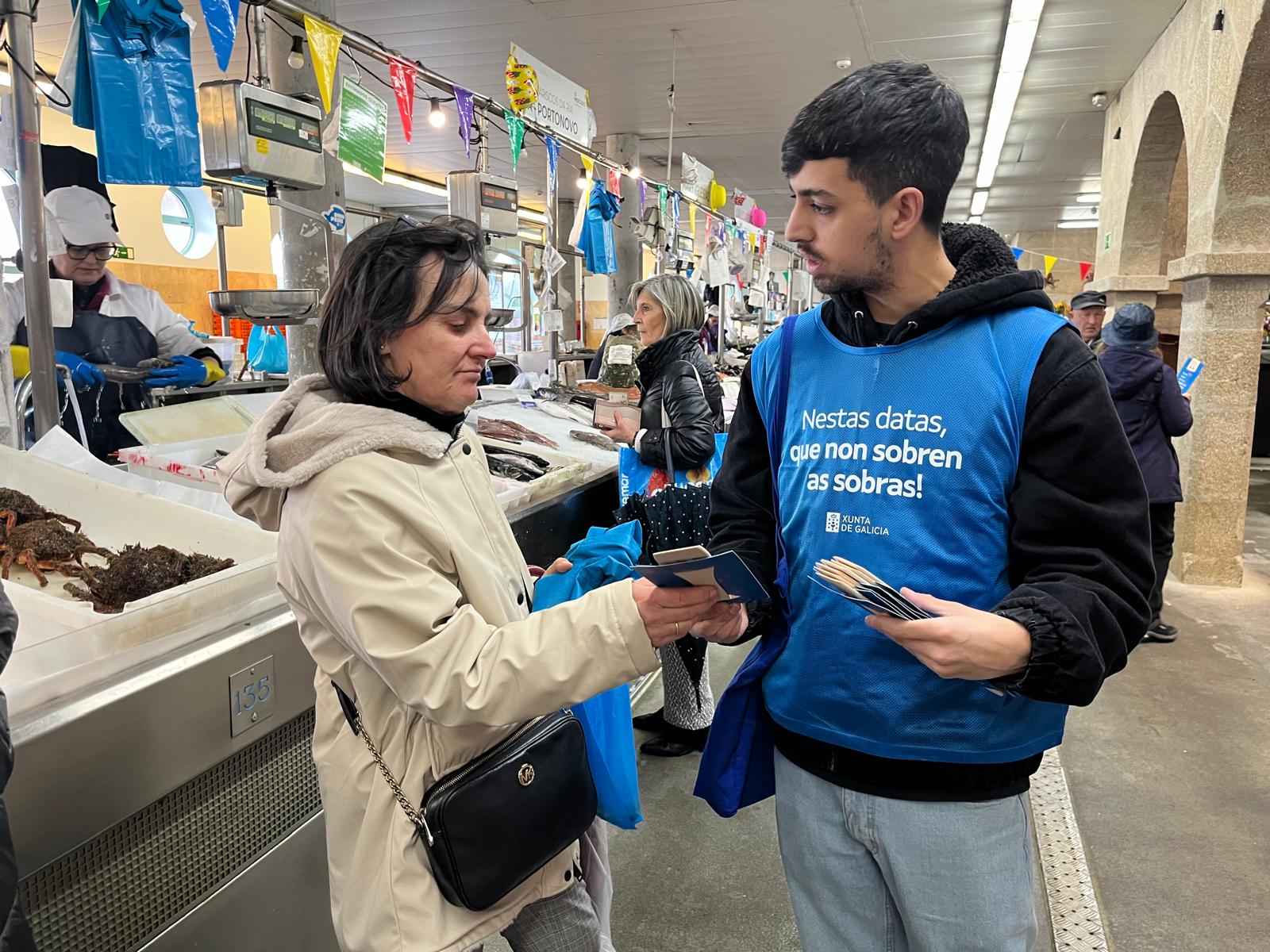 Visita al Mercado de Abastos con motivo de la campaña contra el desperdicio alimentario