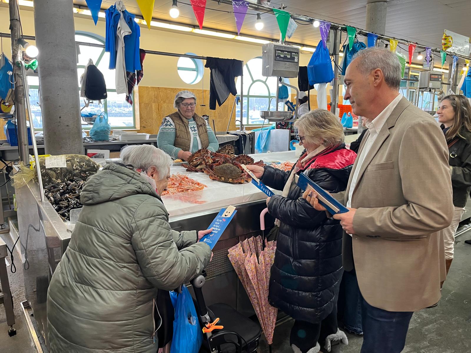 Visita al Mercado de Abastos con motivo de la campaña contra el desperdicio alimentario