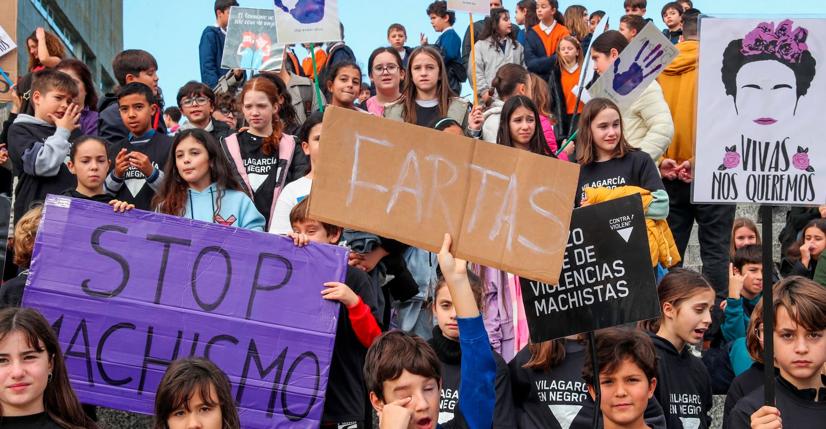 Acto en defensa de la igualdad realizado por escolares de Vilagarcía