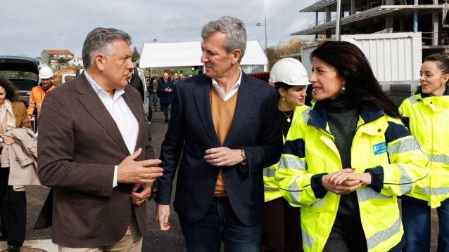 Alfonso Rueda y Telmo Martín firman la cesión de una parcela en Noalla para vivienda pública Alfonso Rueda y Telmo Martín firman la cesión de una parcela en Noalla para vivienda pública