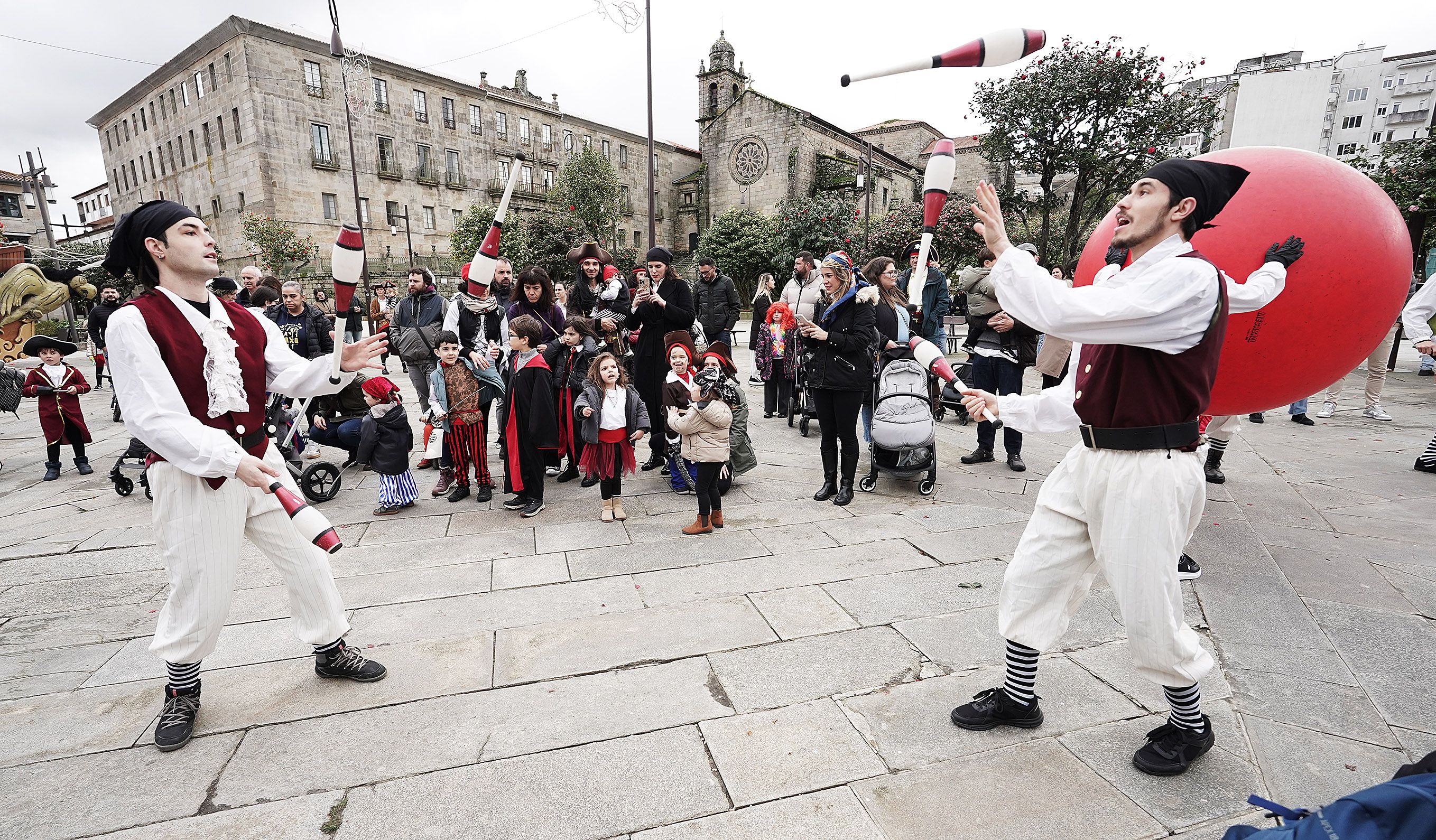Fiesta pirata infantil en la Praza da Ferrería Fiesta pirata infantil en la Praza da Ferrería