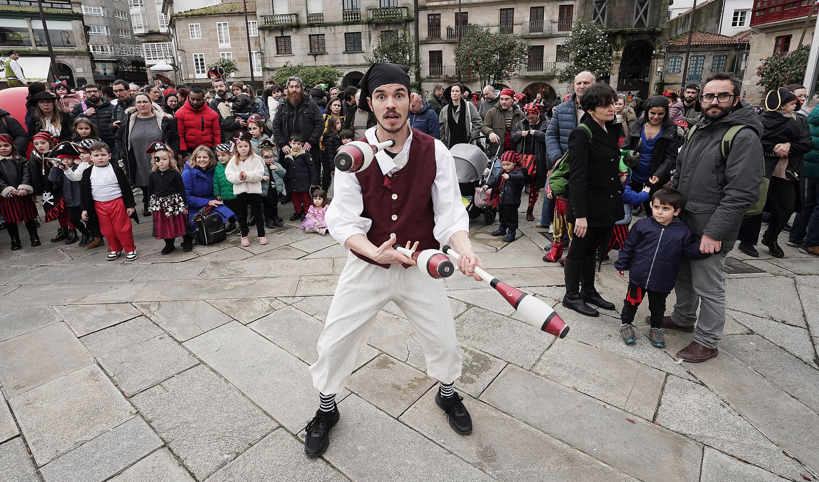 Fiesta pirata infantil en la Praza da Ferrería Fiesta pirata infantil en la Praza da Ferrería