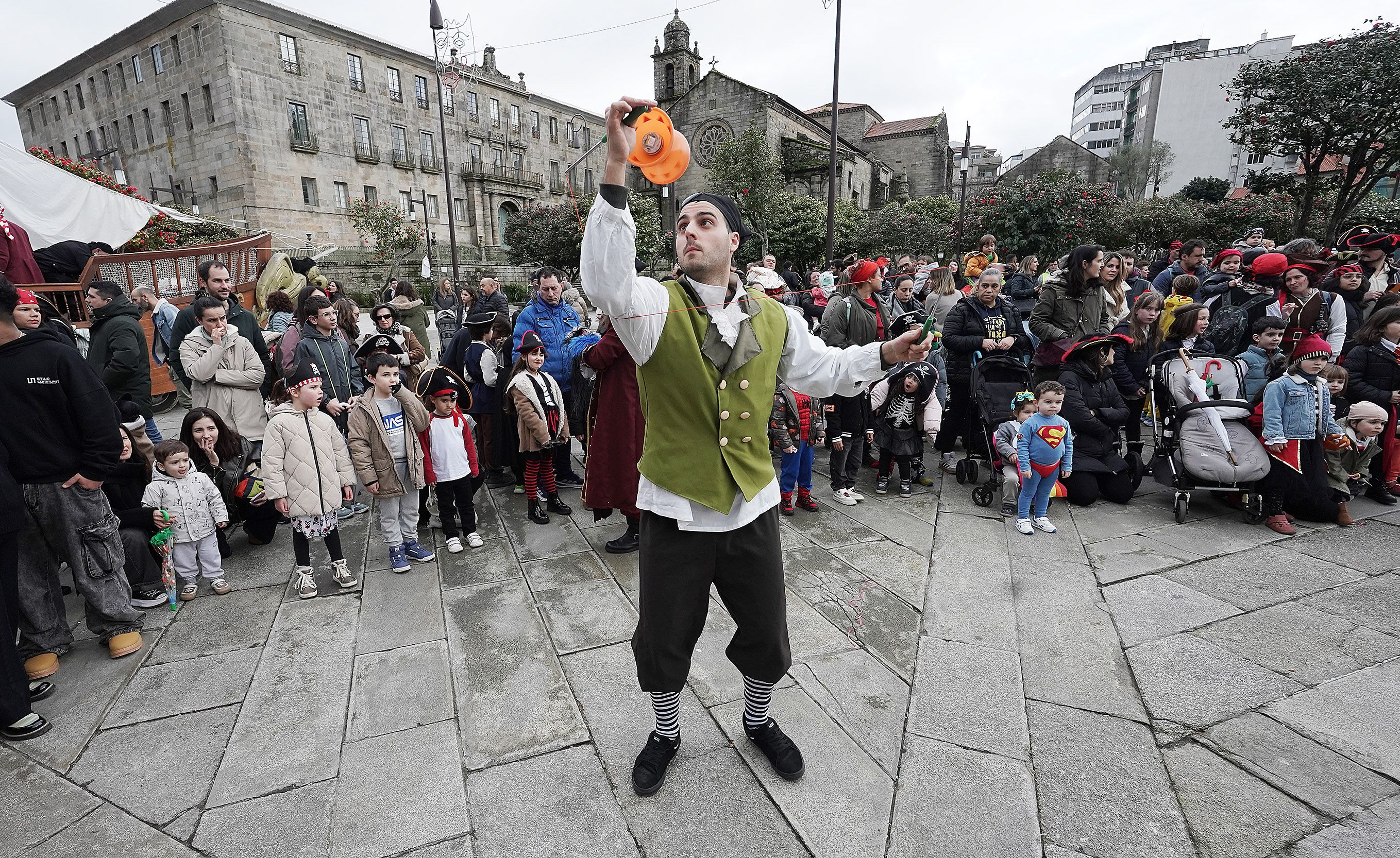 Fiesta pirata infantil en la Praza da Ferrería Fiesta pirata infantil en la Praza da Ferrería