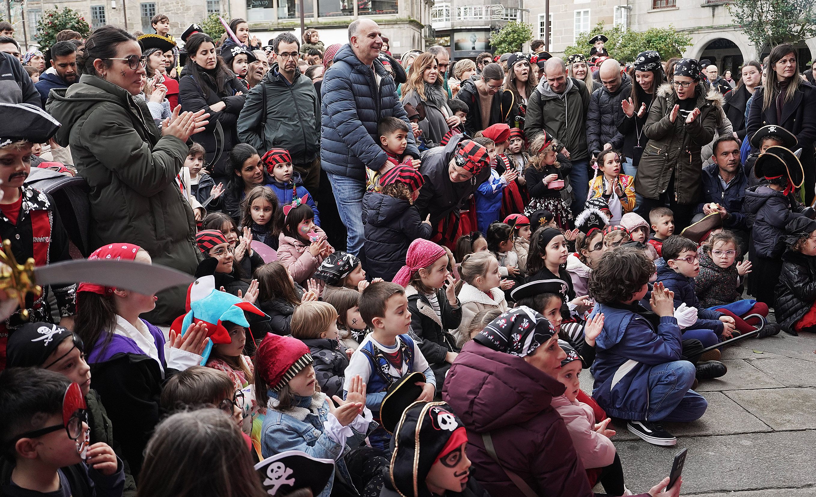 Fiesta pirata infantil en la Praza da Ferrería Fiesta pirata infantil en la Praza da Ferrería