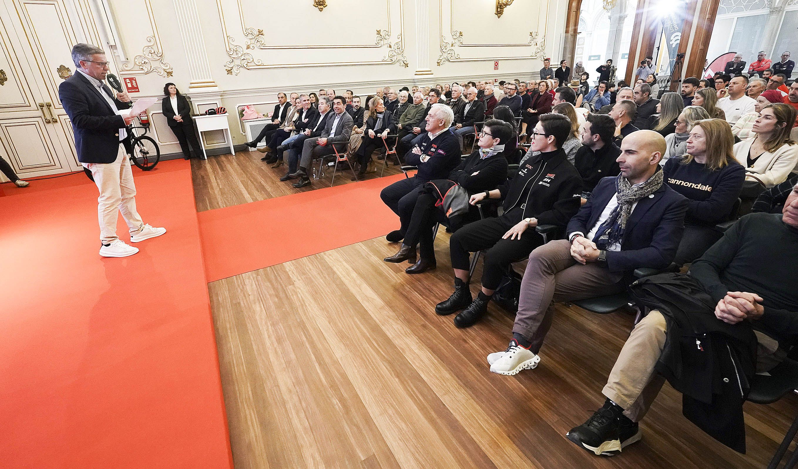 Presentación del Grupo Deportivo Supermercados Froiz para la temporada 2026 Presentación del Grupo Deportivo Supermercados Froiz para la temporada 2026