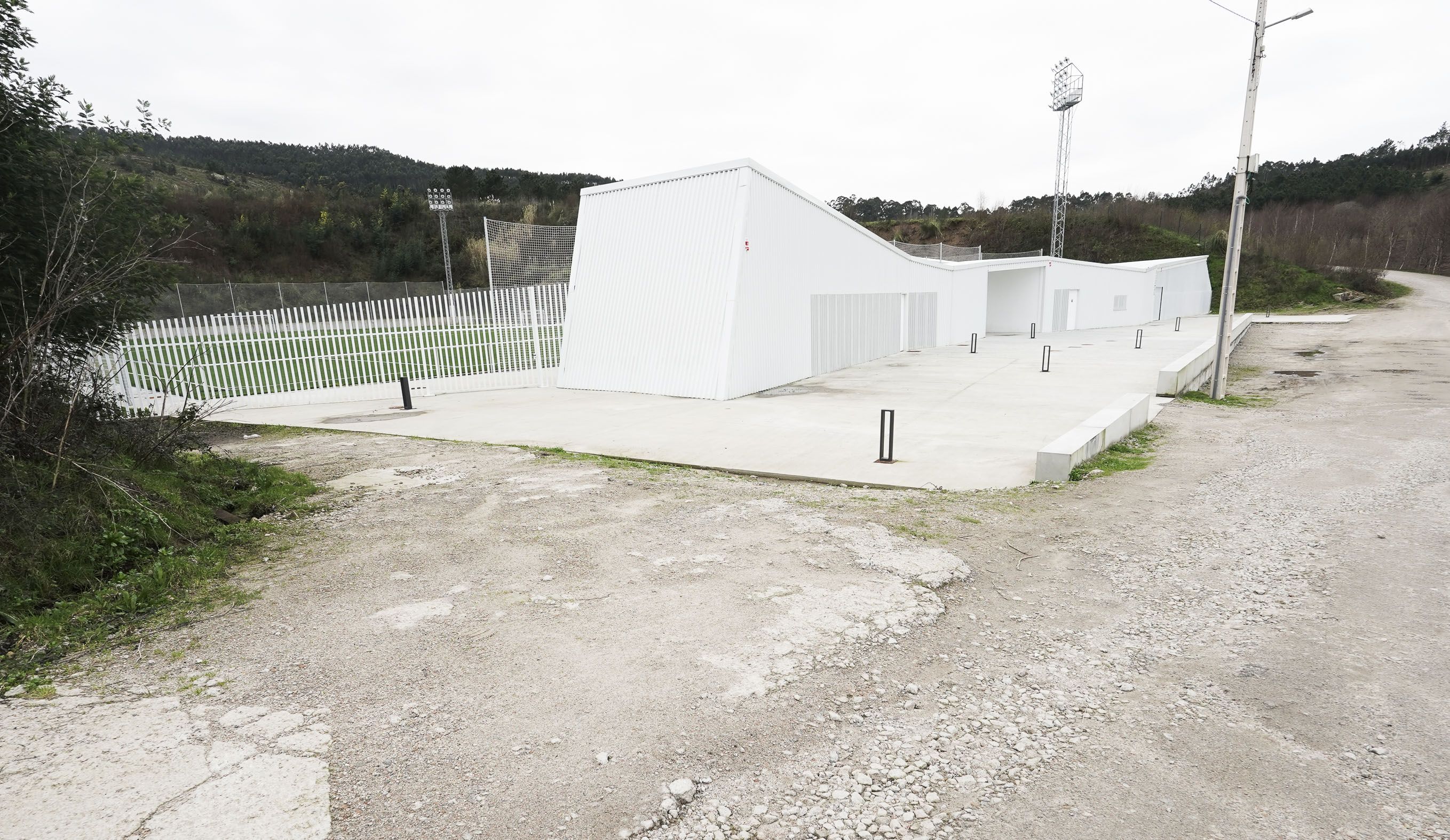 Visita al campo de fútbol de Salcedo