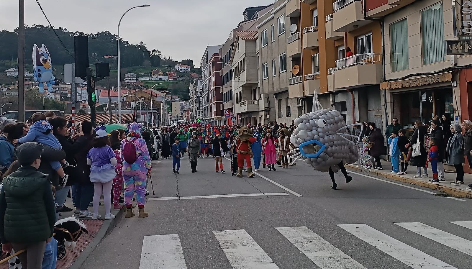 Desfile del Enterriño da Sardiña en Bueu