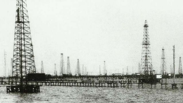 Pozos de petróleo en el Lago de Maracaibo
